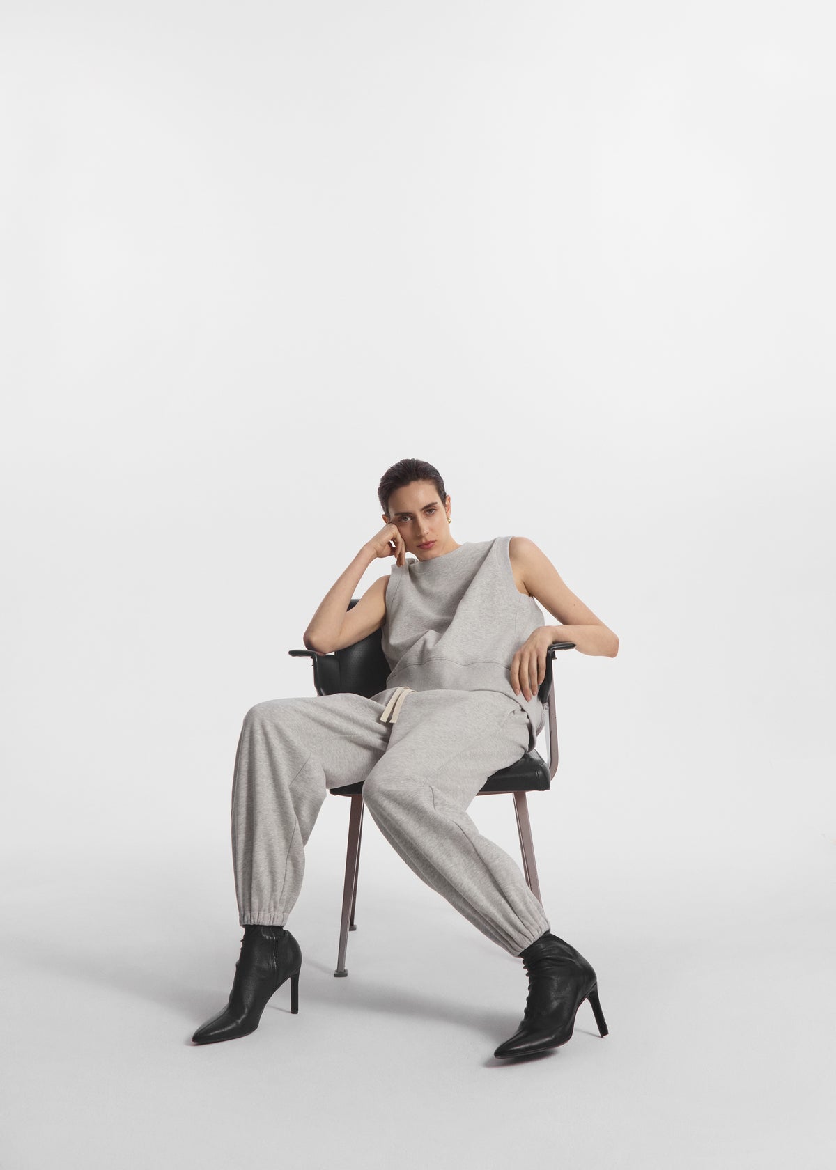 Sleeveless Sweatshirt in Scuba - Heather Grey, image 4 of 5