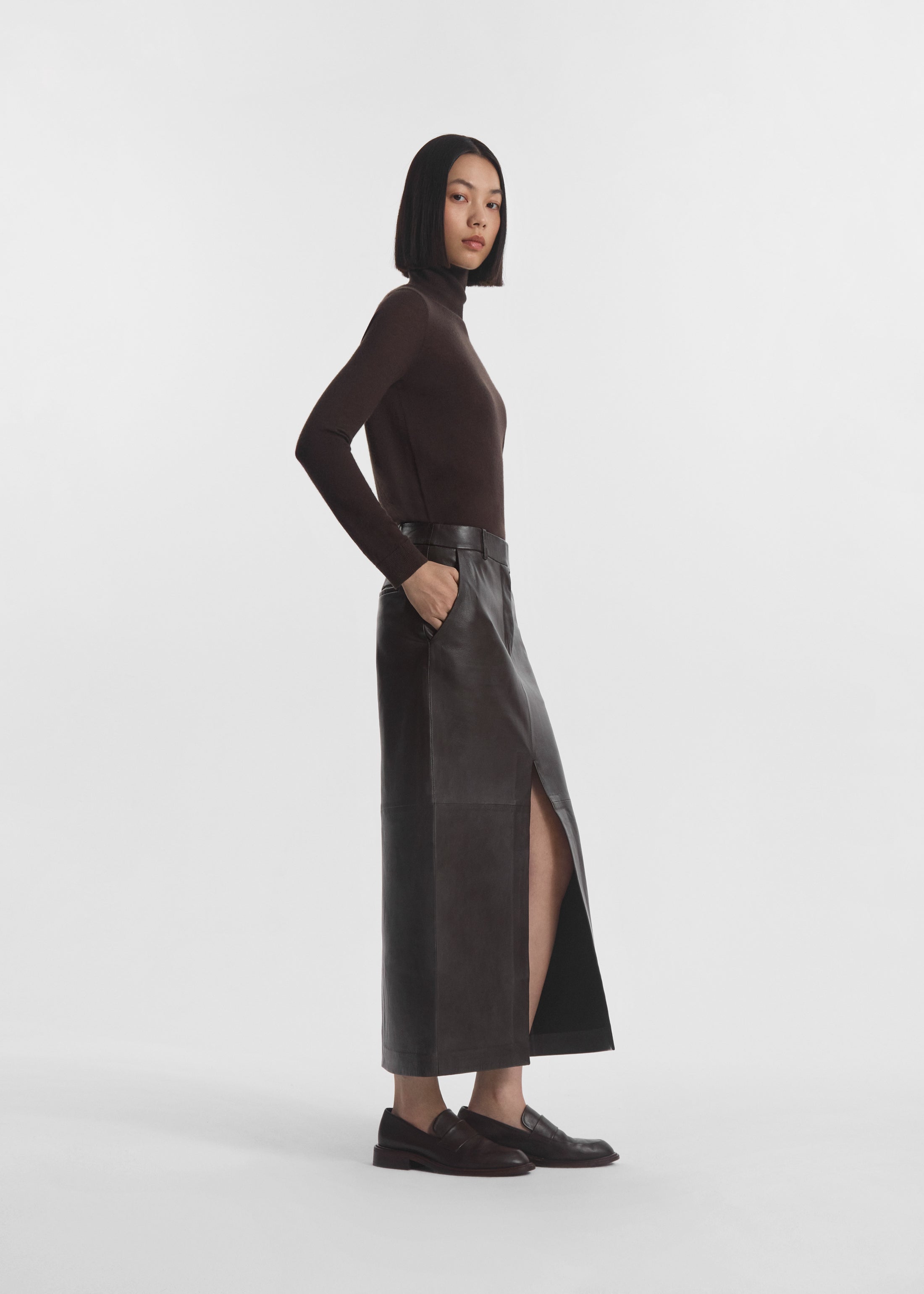Tailored Front-Slit Midi Skirt in Leather - Chocolate