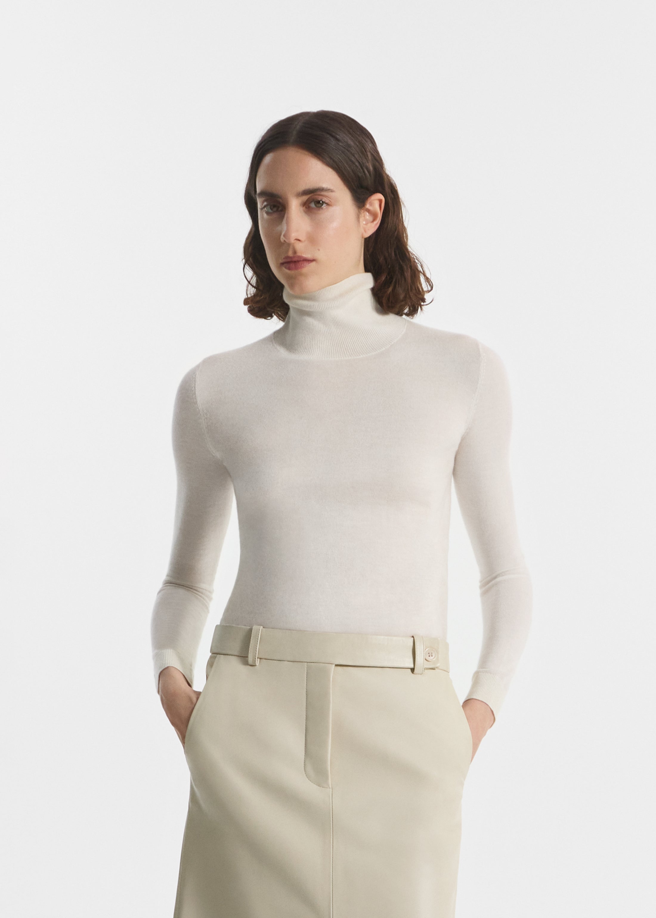 Slim Turtleneck in Fine Cashmere - Ivory