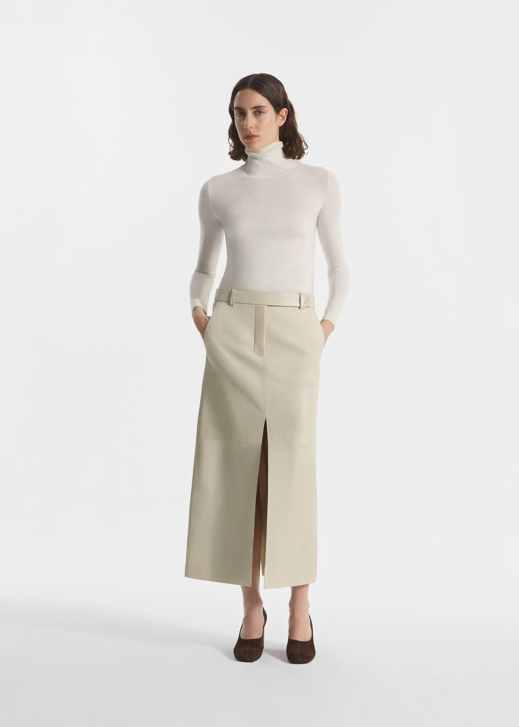 Tailored Front-Slit Midi Skirt in Leather - Pearl - CO