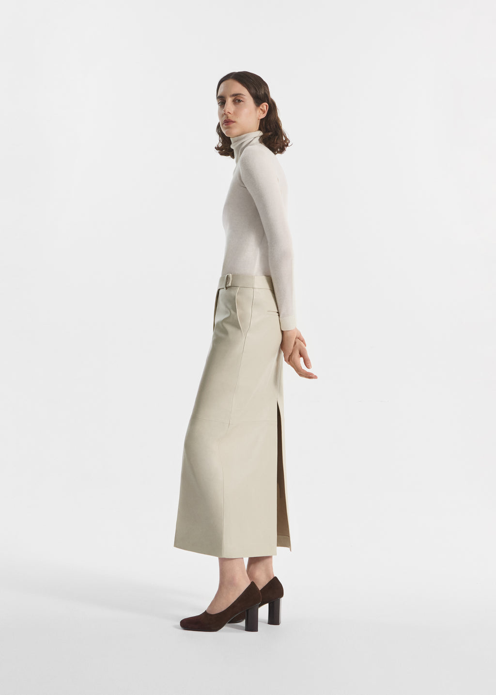 Tailored Front-Slit Midi Skirt in Leather - Pearl - CO