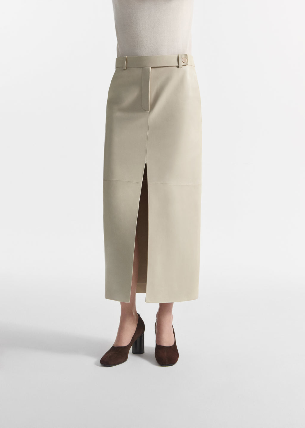 Tailored Front-Slit Midi Skirt in Leather - Pearl - CO