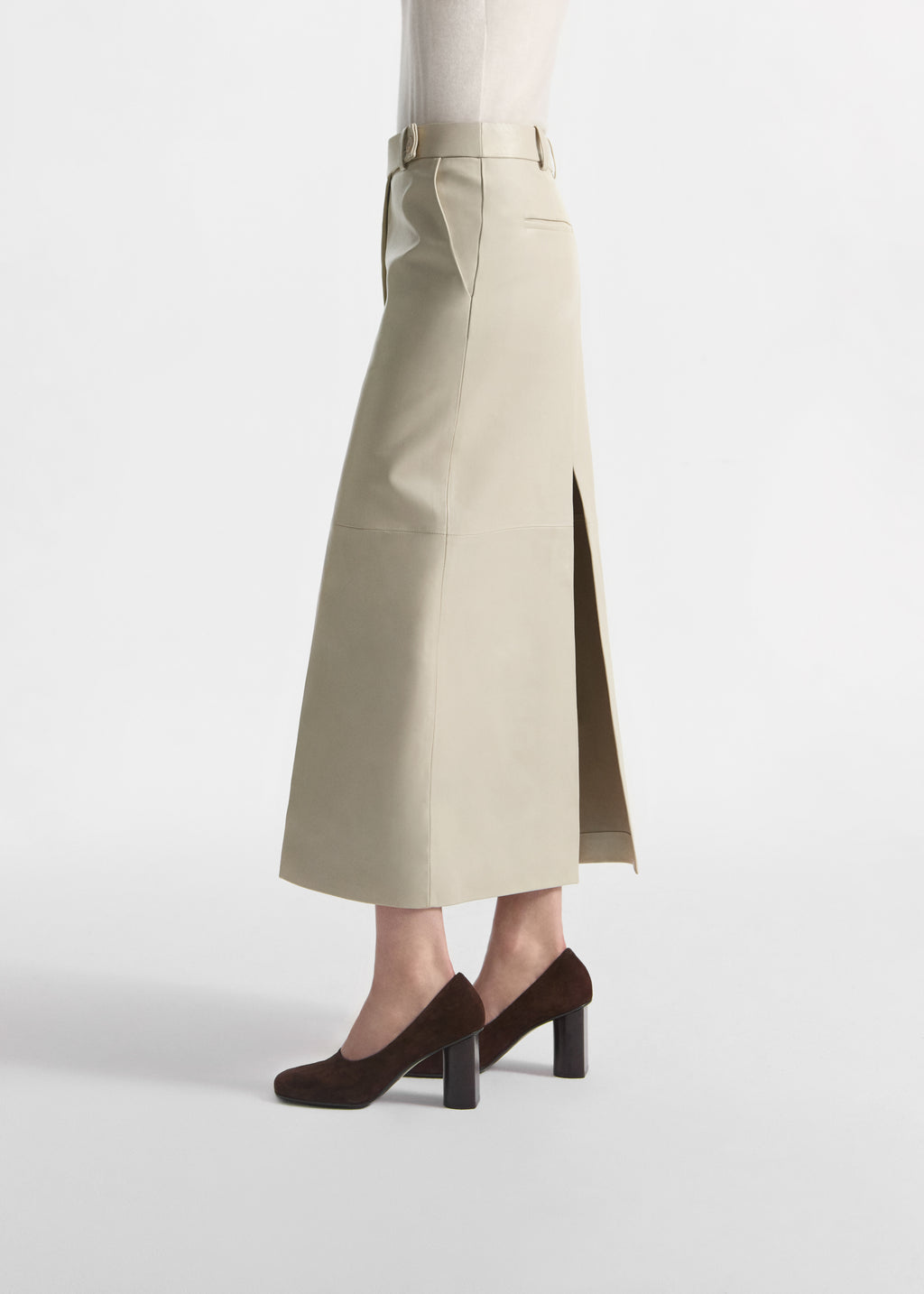 Tailored Front-Slit Midi Skirt in Leather - Pearl - CO