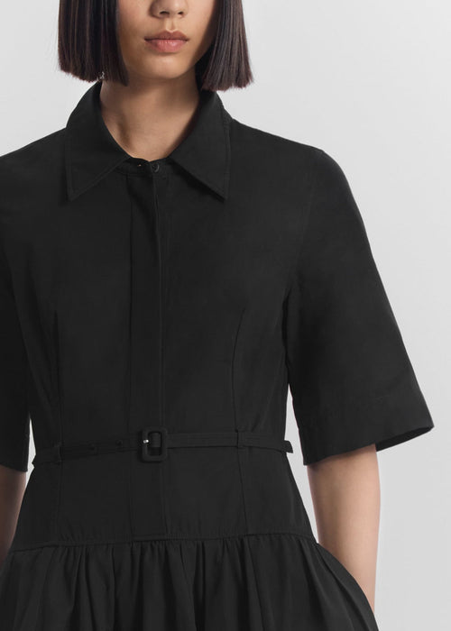 Short Sleeve Belted Dress in Cotton Poplin -  Black - CO