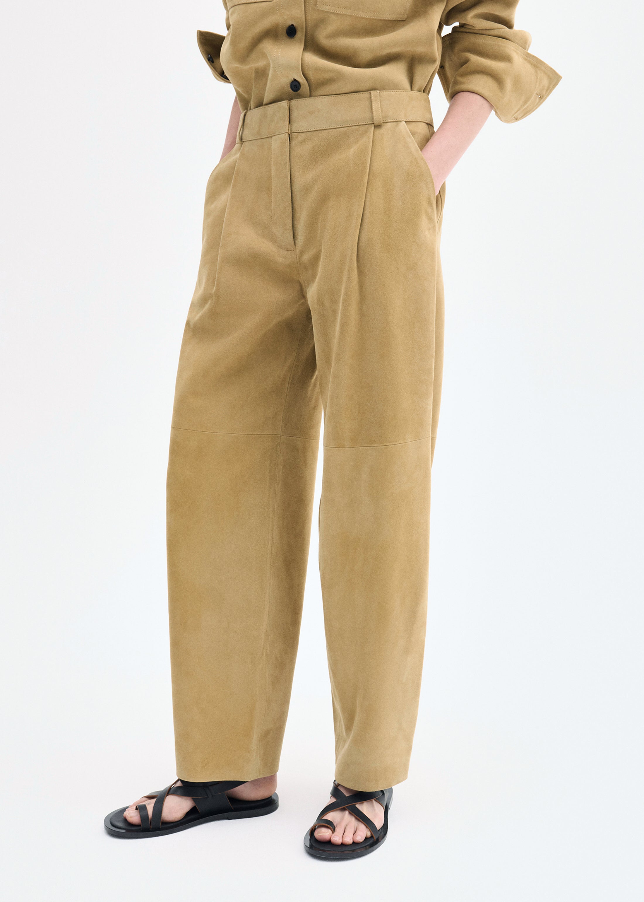 Curved Trouser in Suede - Camel