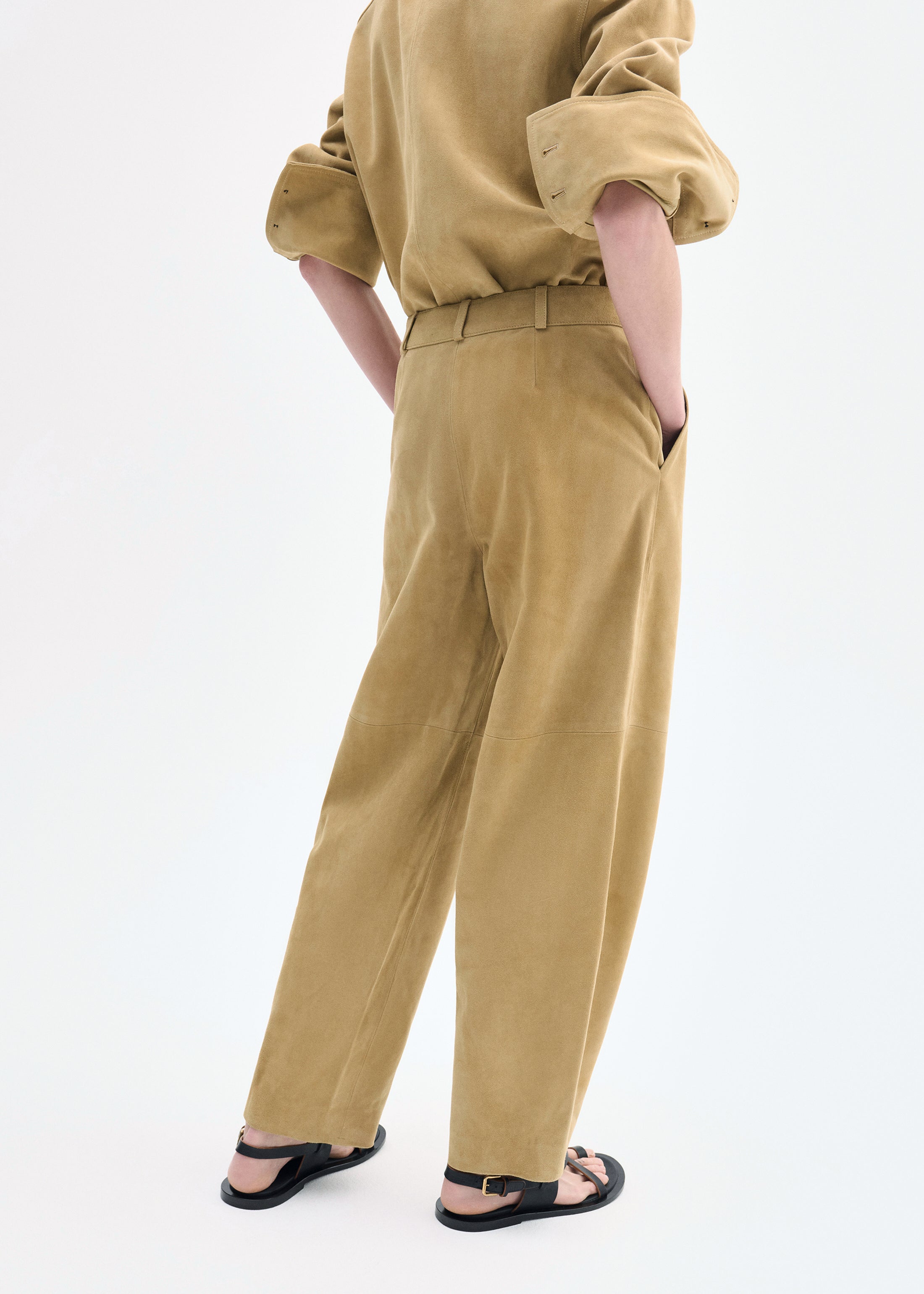 Curved Trouser in Suede - Camel
