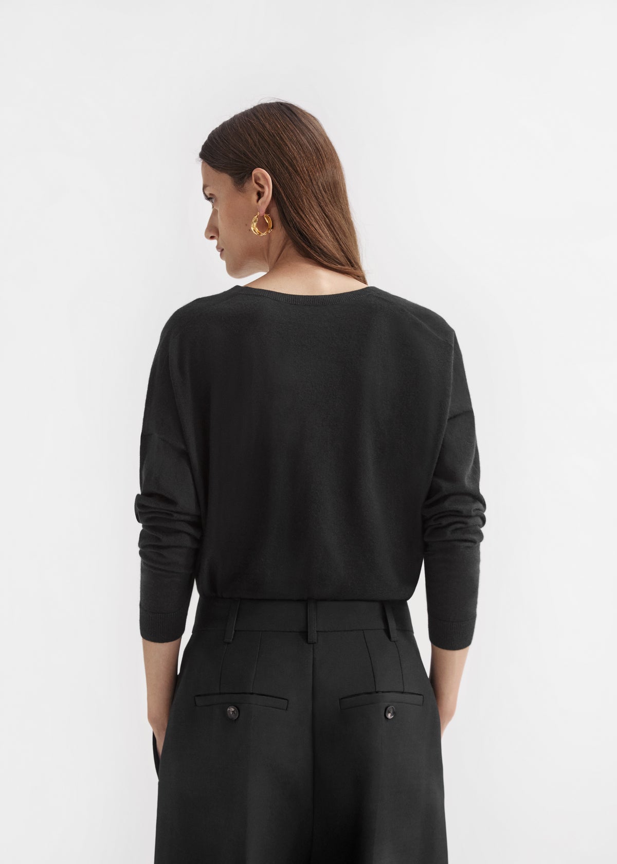 V-Neck Sweater in Cashmere - Black, image 3 of 4