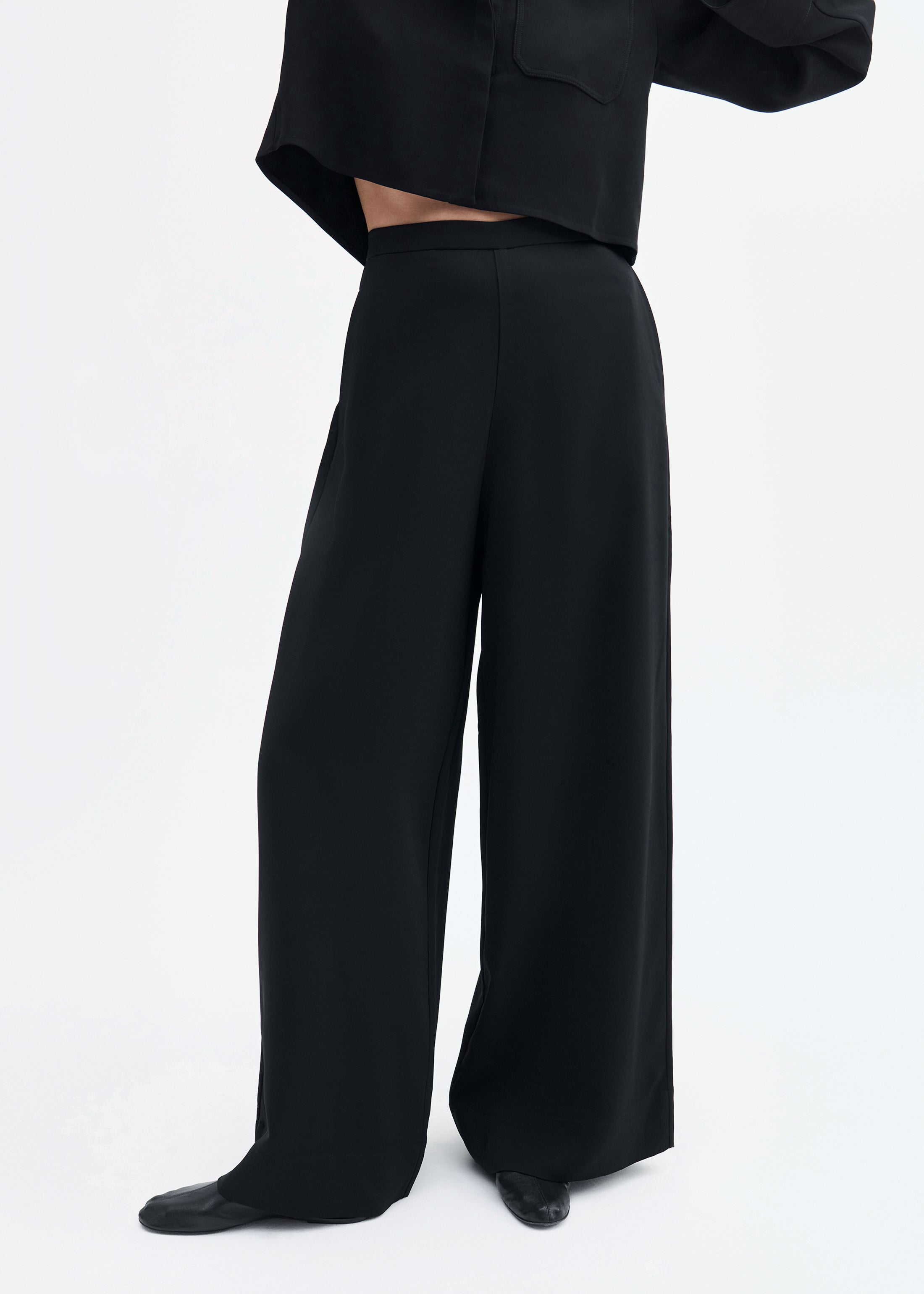 Wide Leg Pant in Crepe - Black