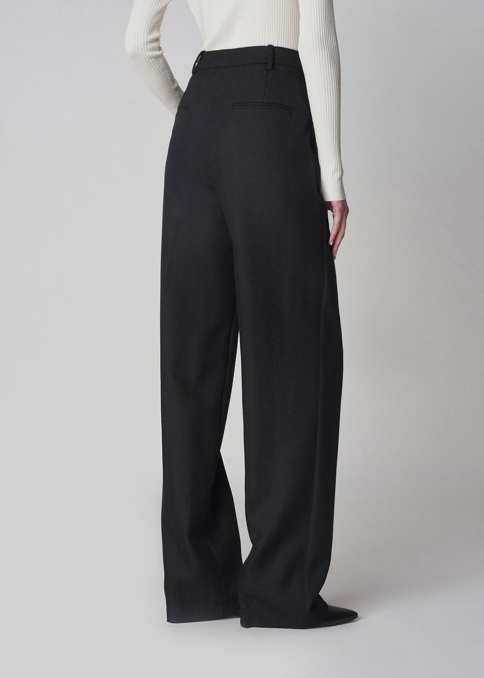 Flat Front Herringbone Trouser in Virgin Wool - Black