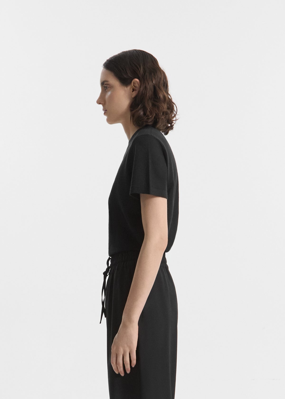 T-Shirt in Fine Cashmere - Black, image 2 of 5
