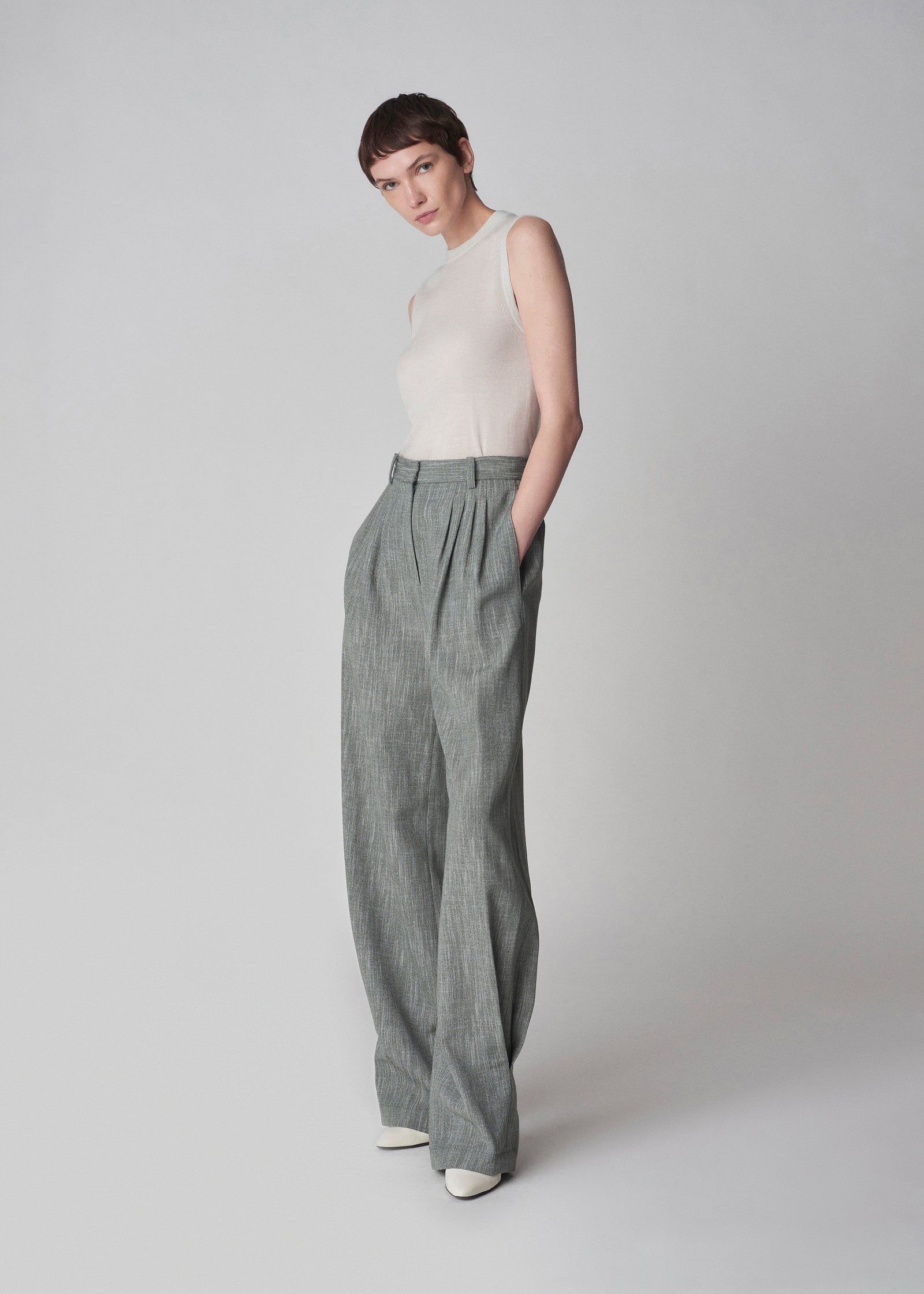 Anyone also has the AVIATOR TROUSER and thinks sizing is way off? :  r/PalaceClothing