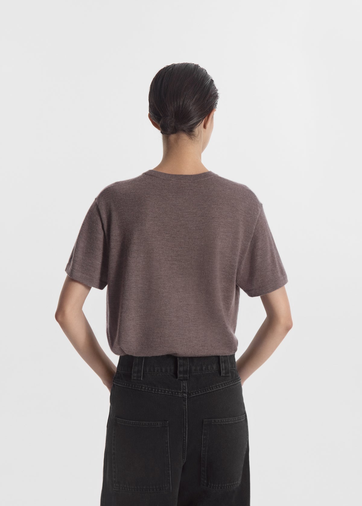T-Shirt in Fine Cashmere - Hazelnut, image 2 of 4