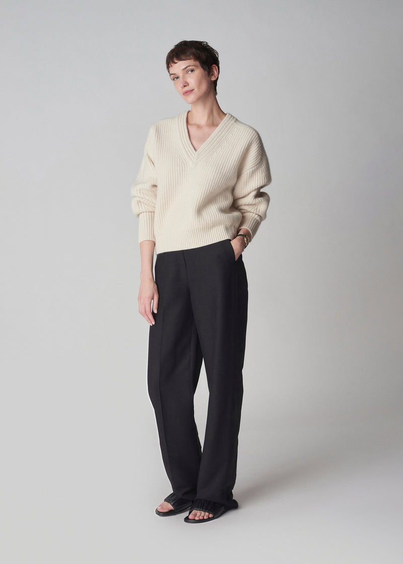 V-Neck Sweater in Cashmere - Ivory - CO