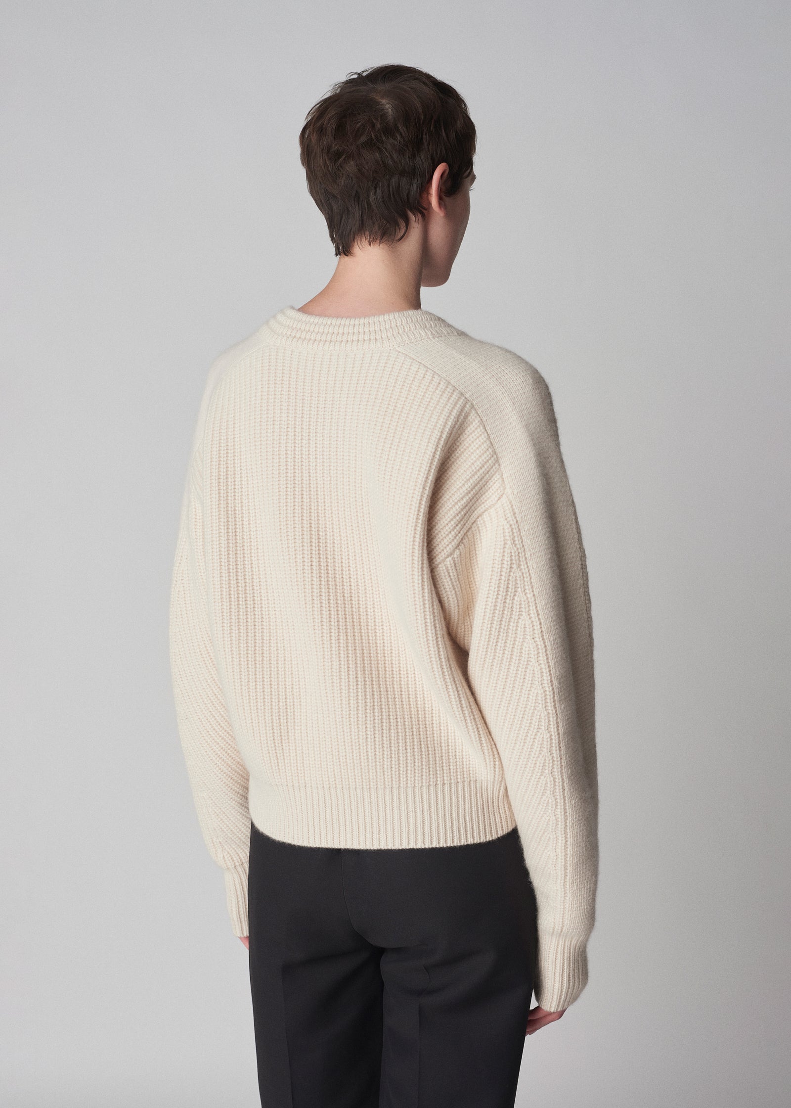 V-Neck Sweater in Cashmere - Ivory - CO Collections