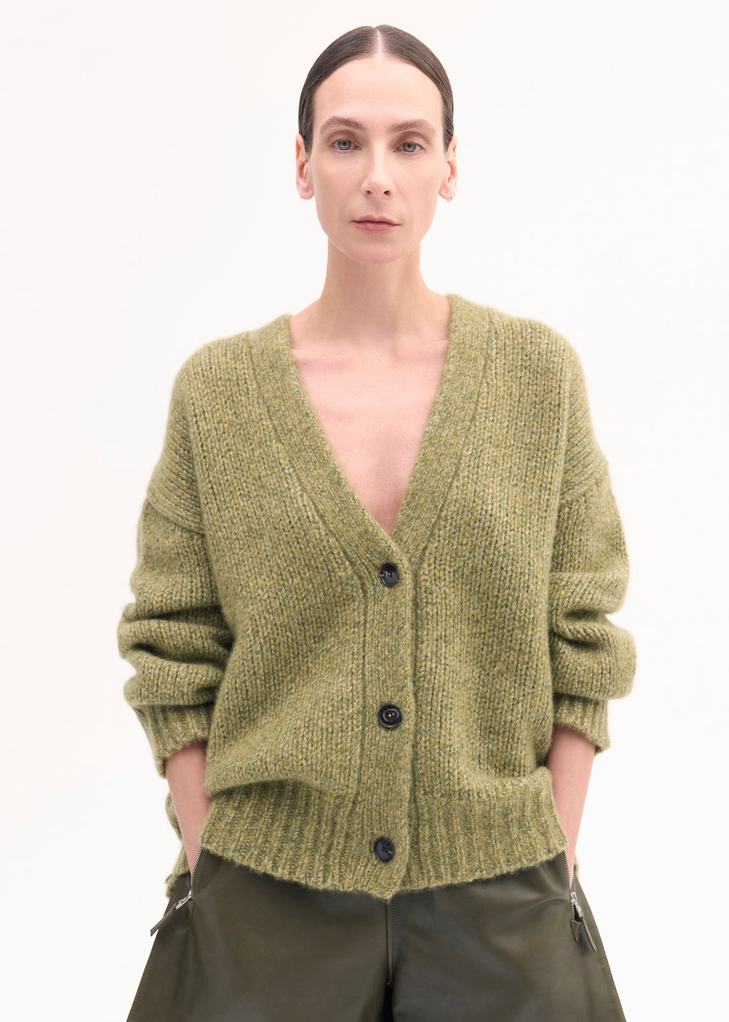 Boyfriend Cardigan in Cashmere  - Mossy - CO