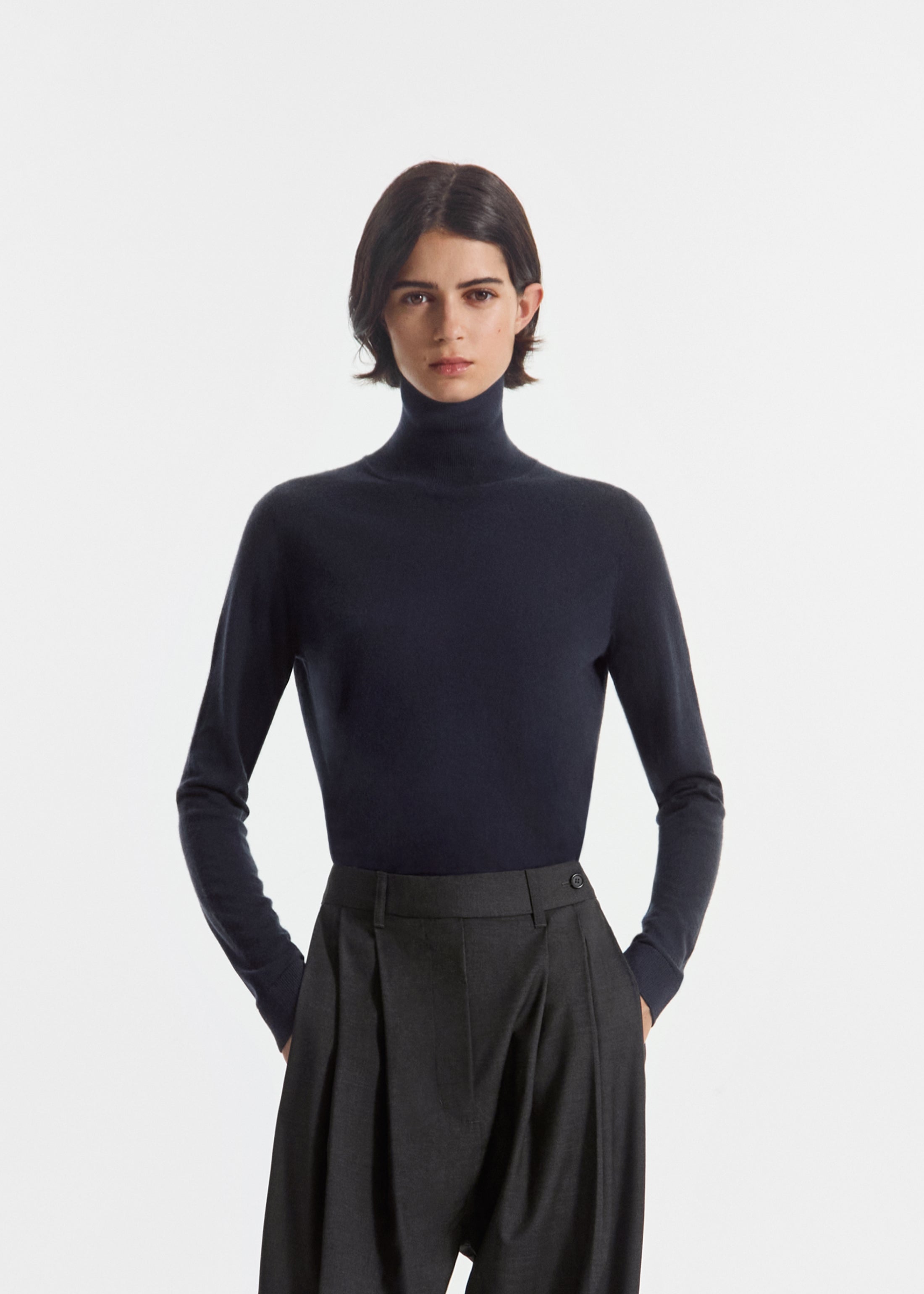Slim Turtleneck in Fine Cashmere - Nocturne
