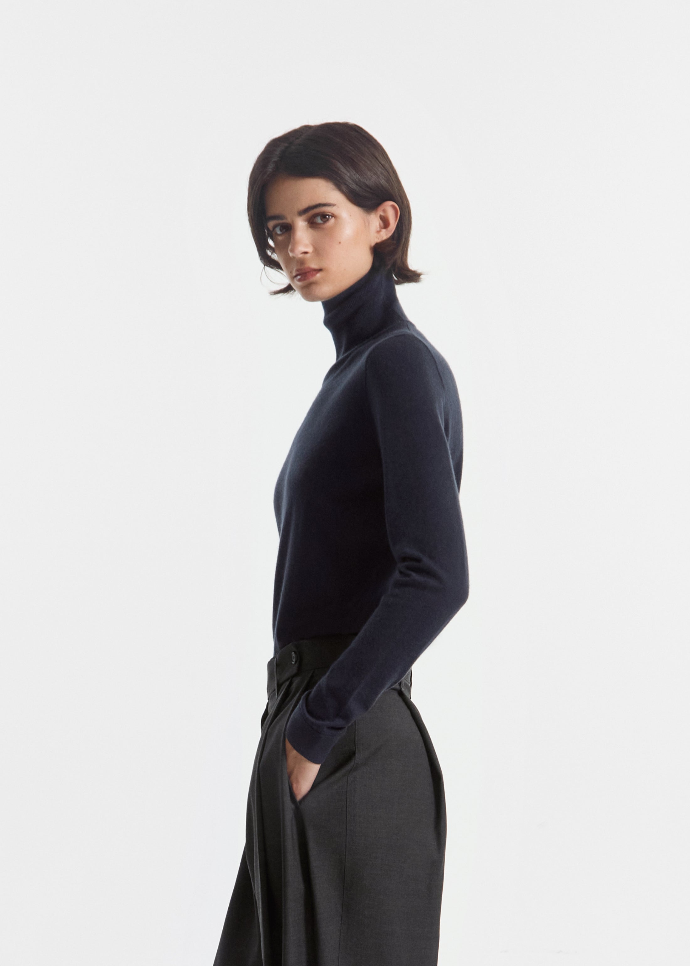 Slim Turtleneck in Fine Cashmere - Nocturne