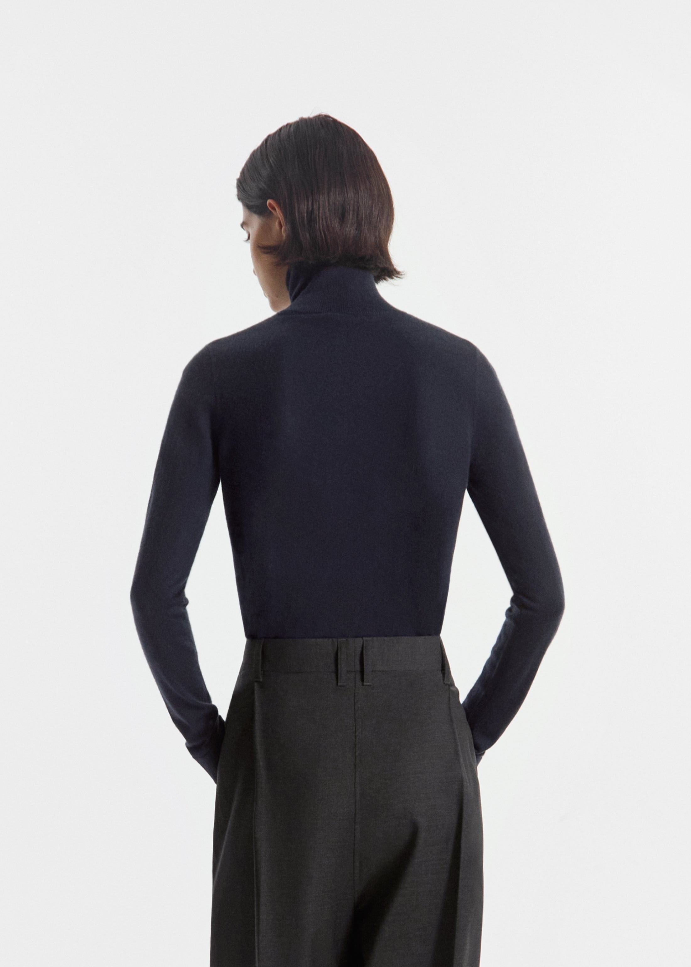 Slim Turtleneck in Fine Cashmere - Nocturne