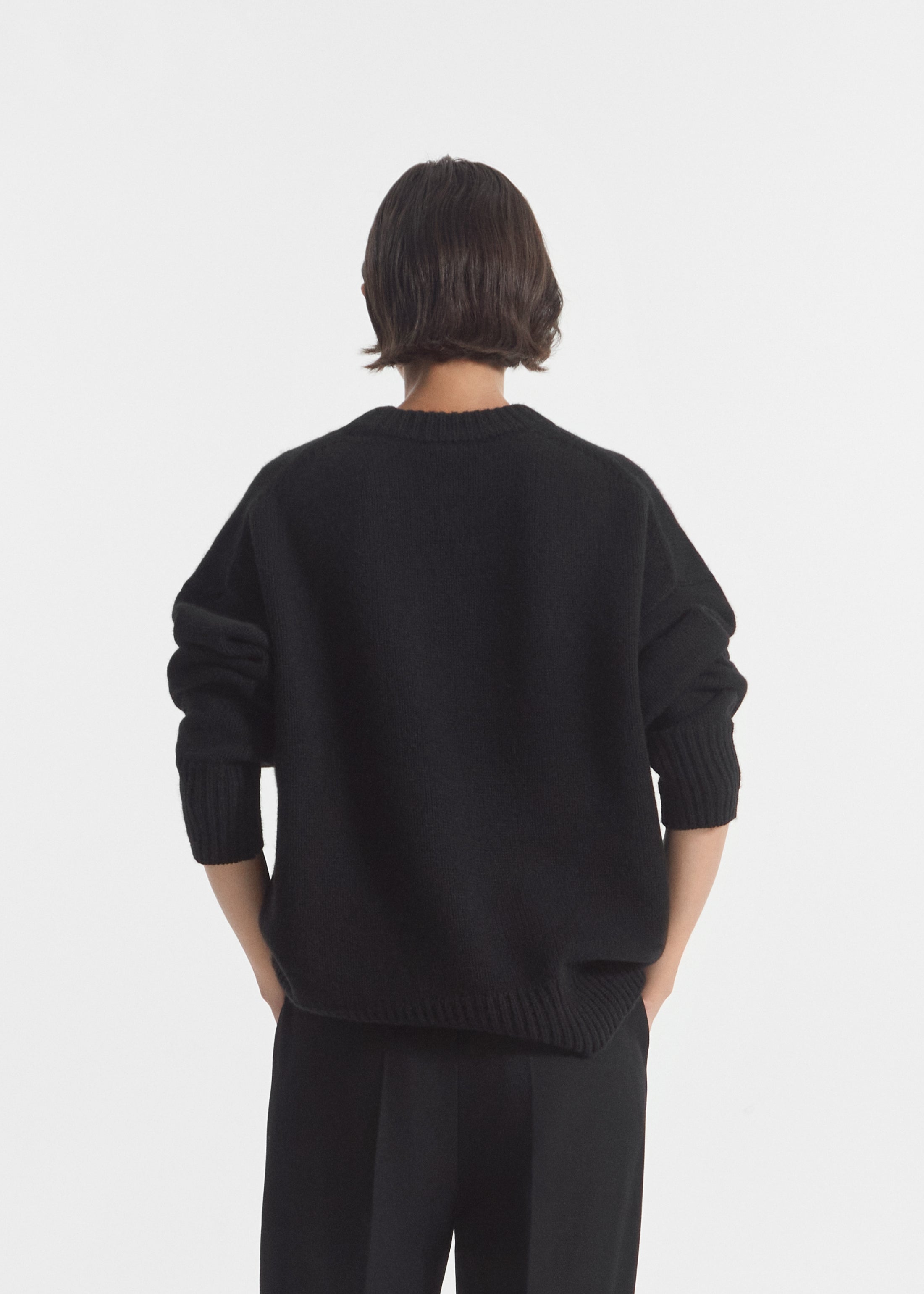 Boyfriend Crew Neck in Wool Cashmere - Black