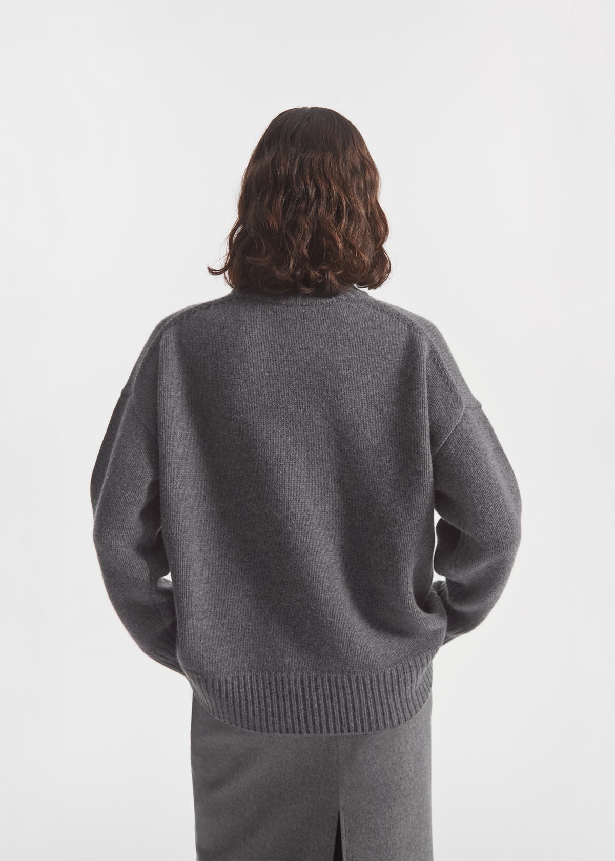 Boyfriend Crew Neck in Wool Cashmere - Grey, image 3 of 4