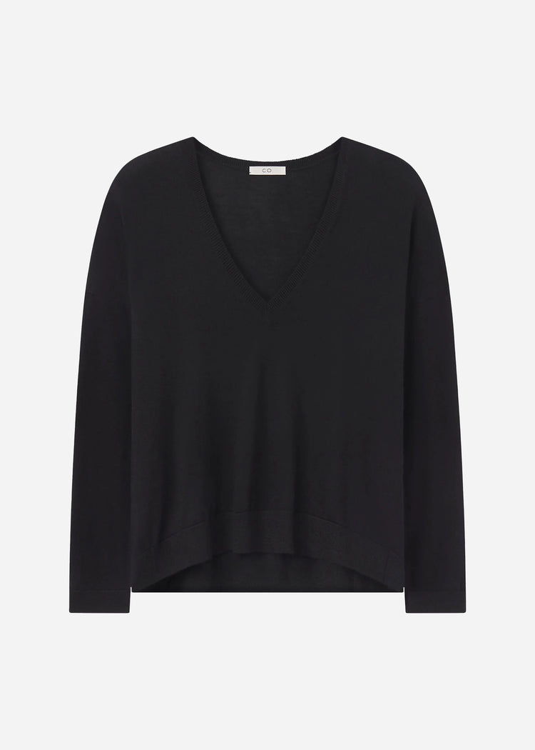 V-Neck Sweater in Fine Cashmere - Black, image 4 of 4