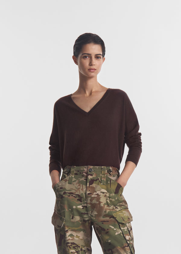 V-Neck Sweater in Baby Cashmere - Chocolate - CO