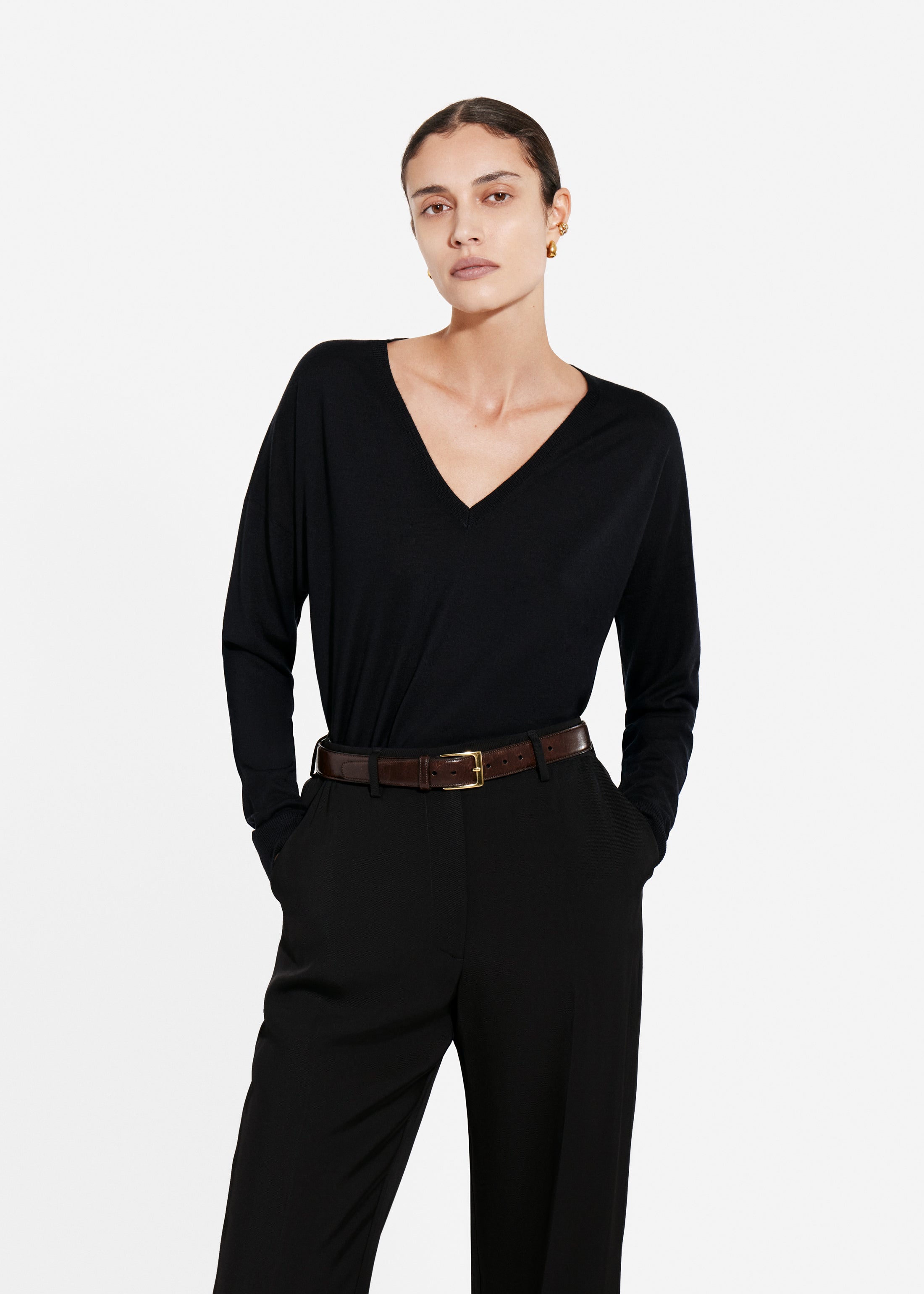 V-Neck Sweater in Fine Cashmere - Black