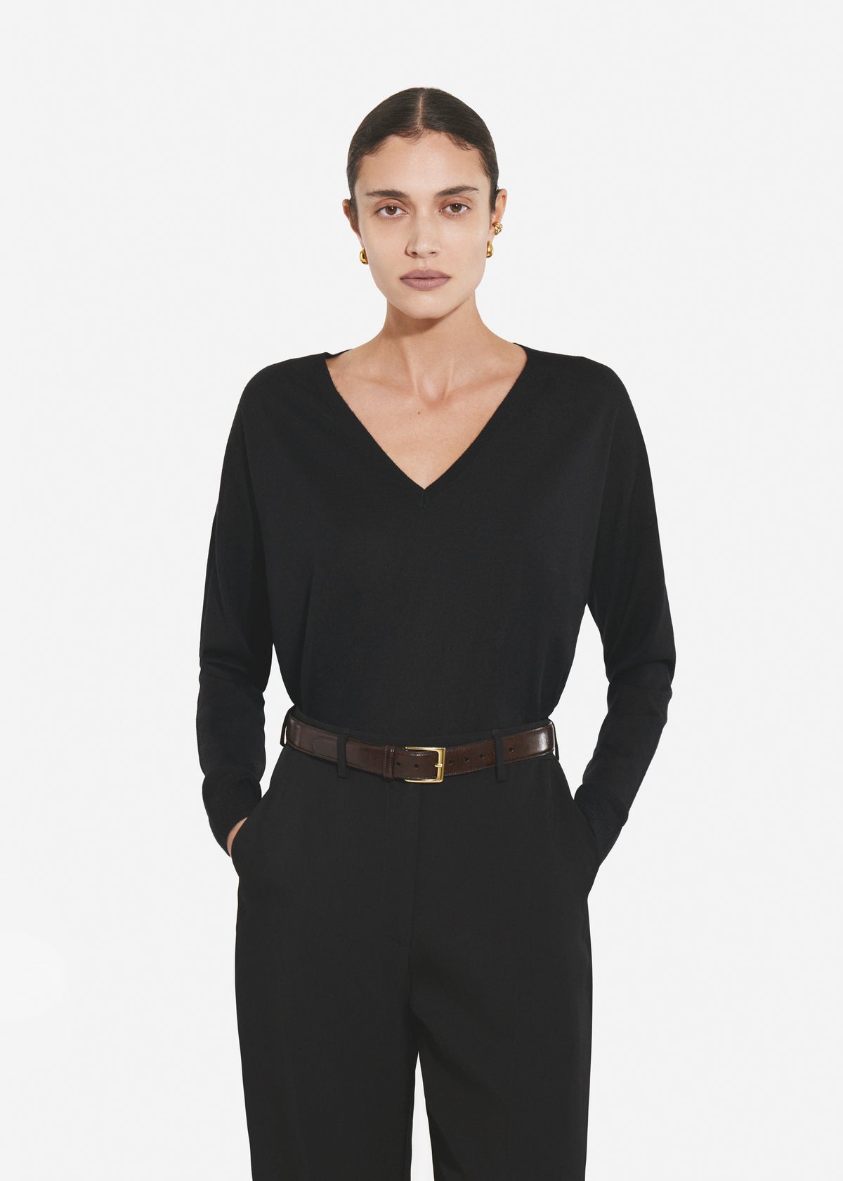 V-Neck Sweater in Fine Cashmere - Black, image 3 of 4