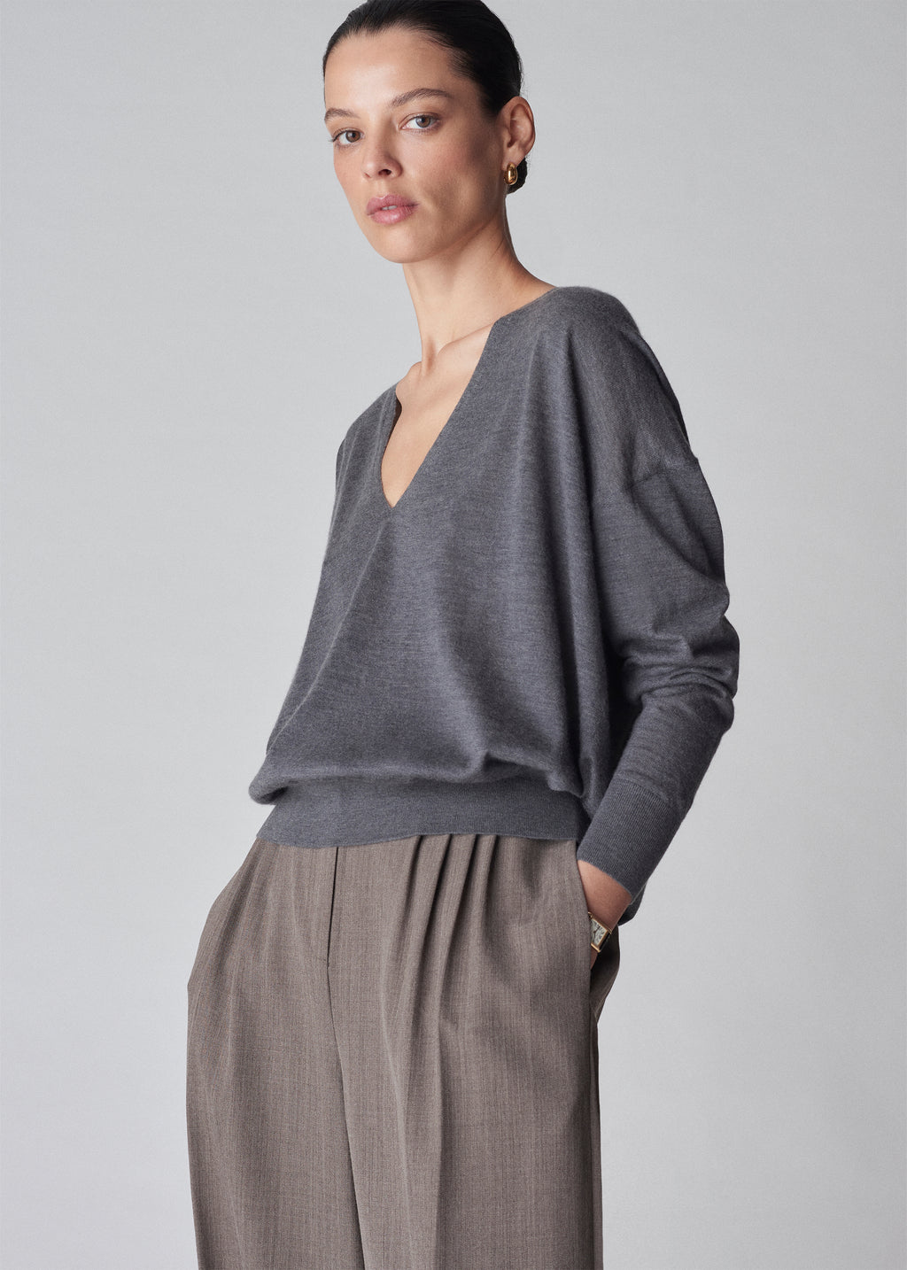 V-Neck Sweater in Fine Cashmere - Grey - CO