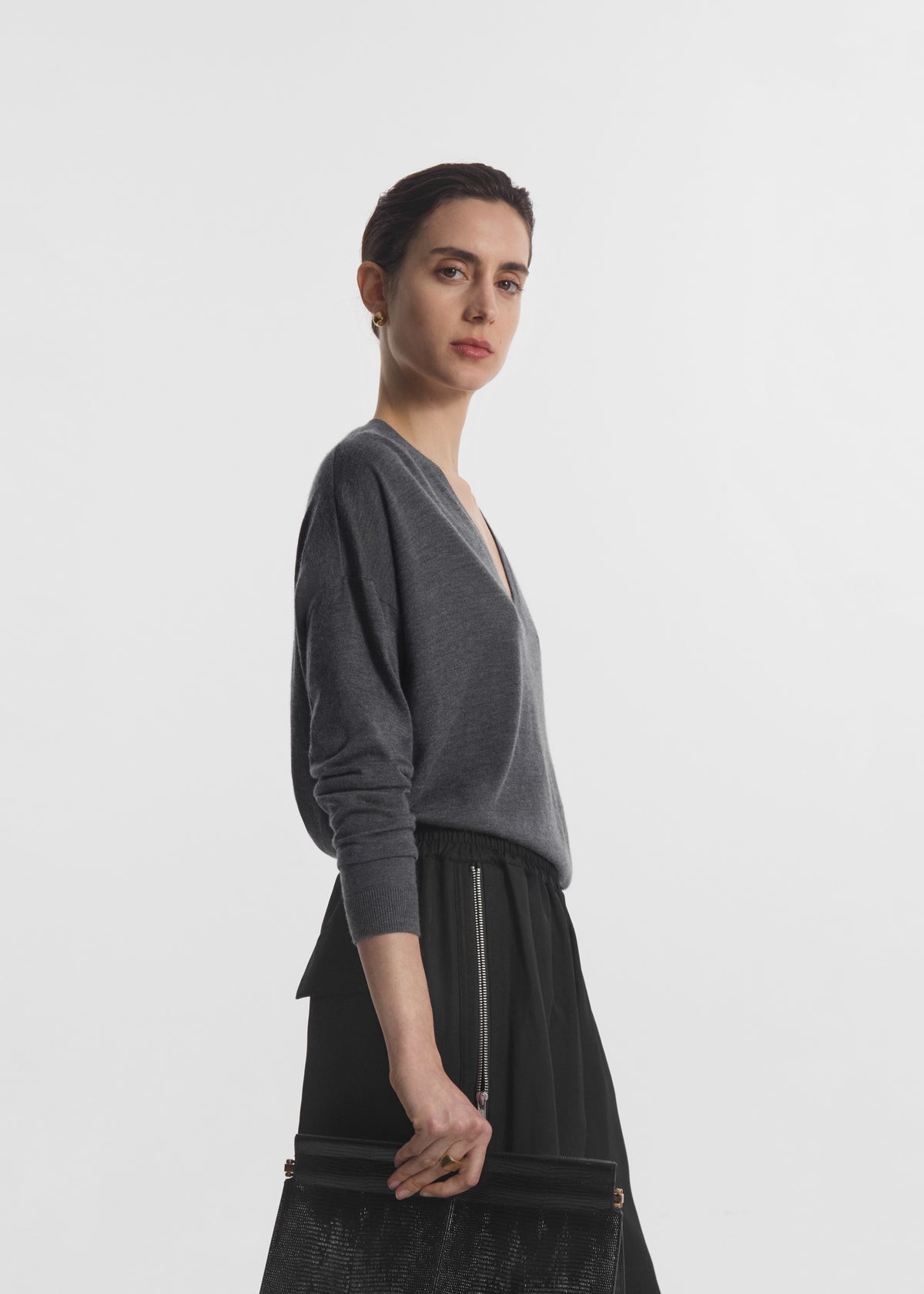V-Neck Sweater in Fine Cashmere - Grey, image 2 of 4