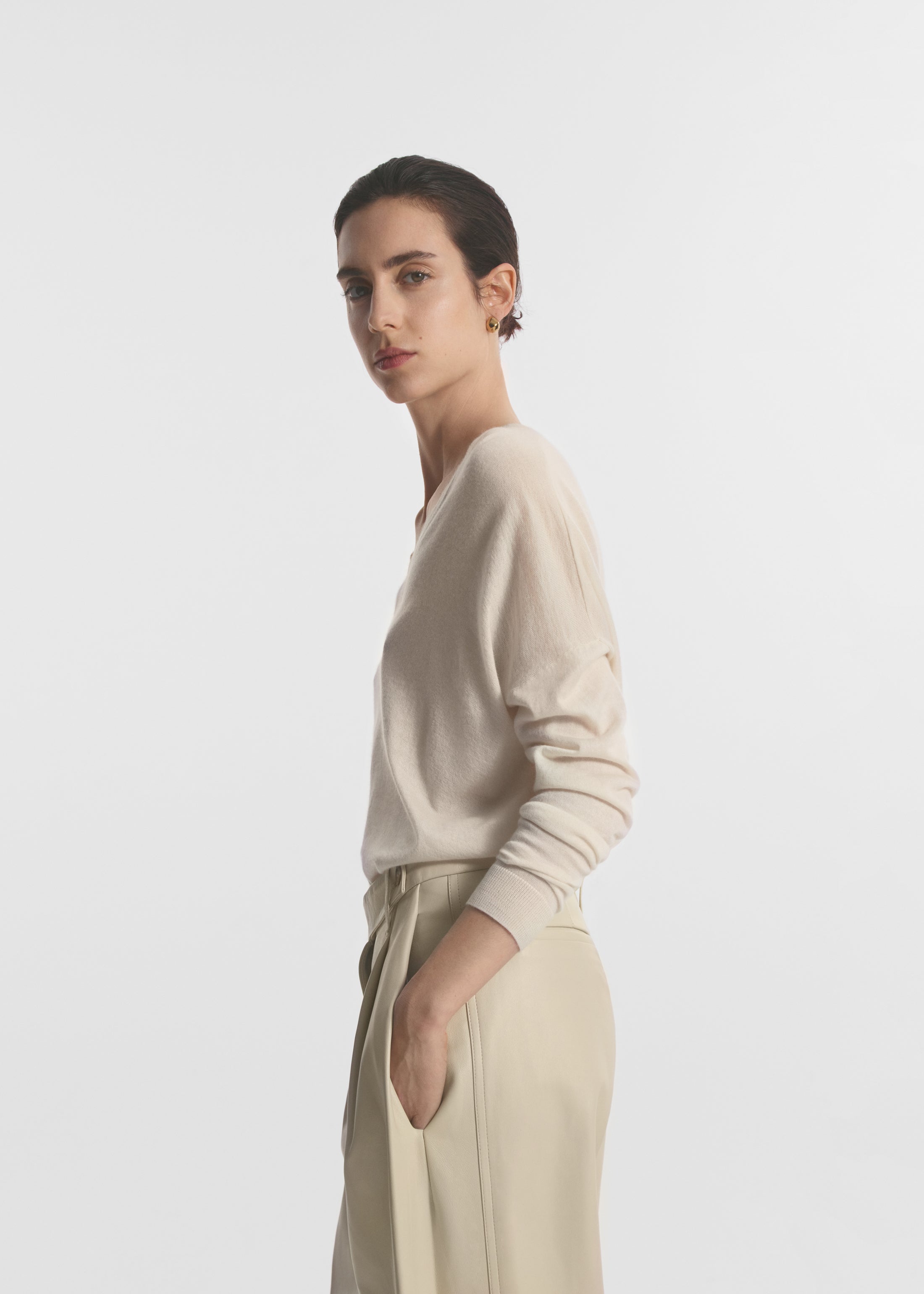 V-Neck Sweater in Fine Cashmere - Ivory