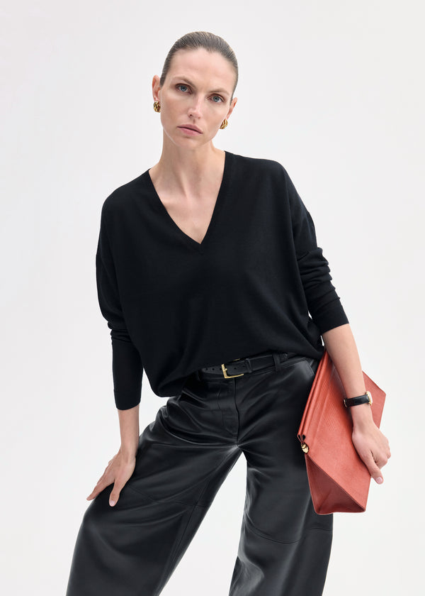 V-Neck Sweater in Fine Cashmere - Black - CO