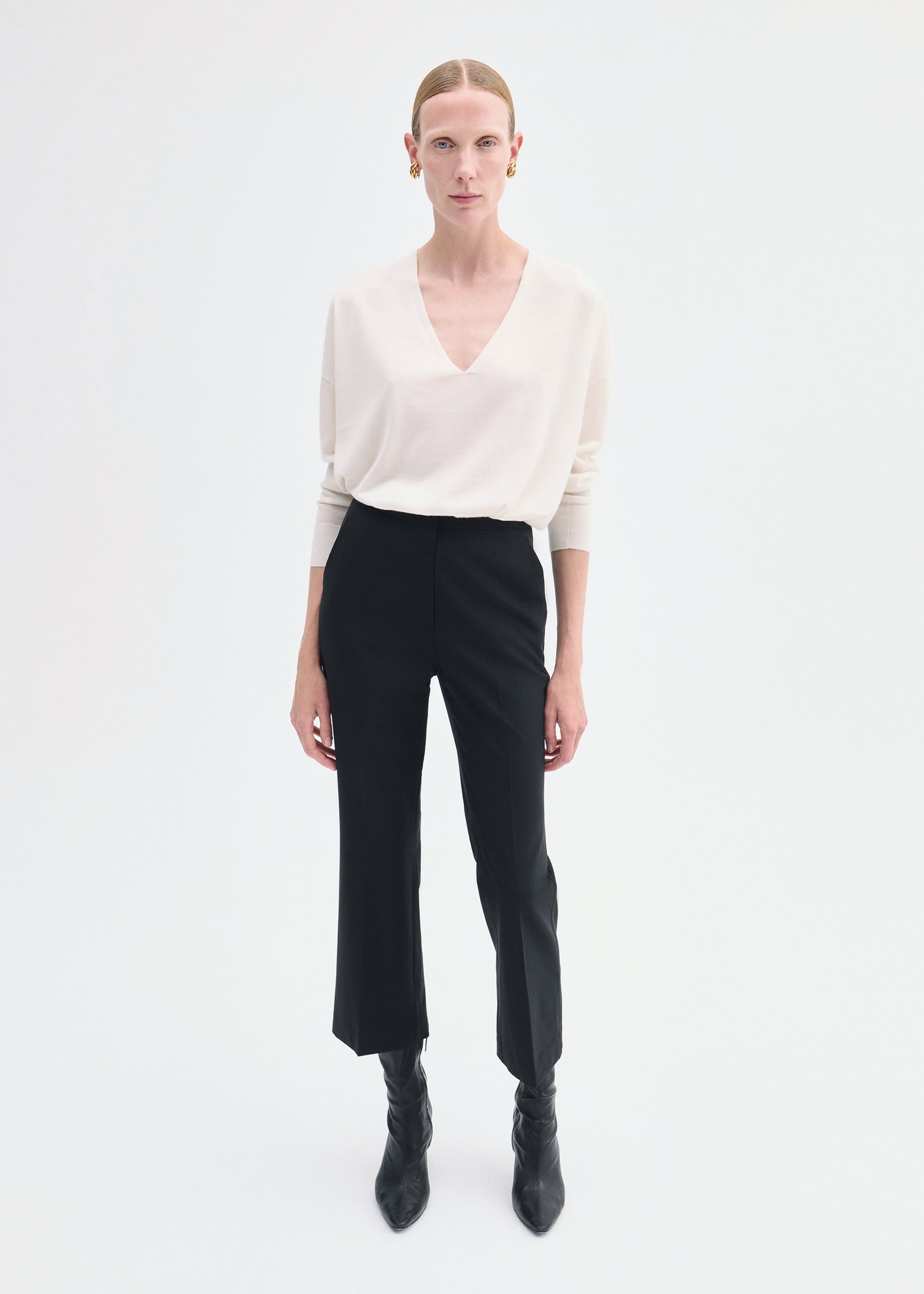 V-Neck Sweater in Fine Cashmere - Ivory
