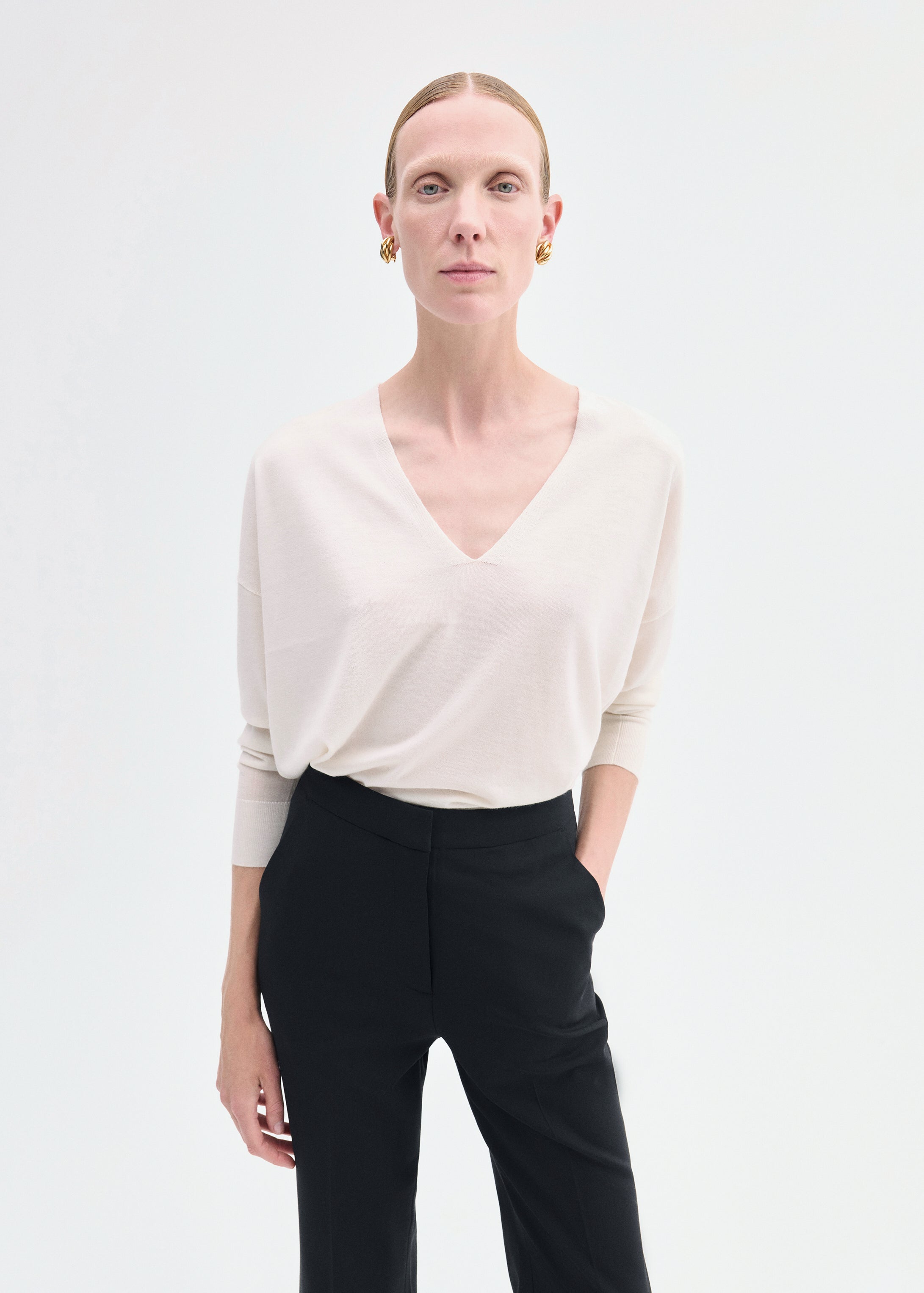 V-Neck Sweater in Fine Cashmere - Ivory