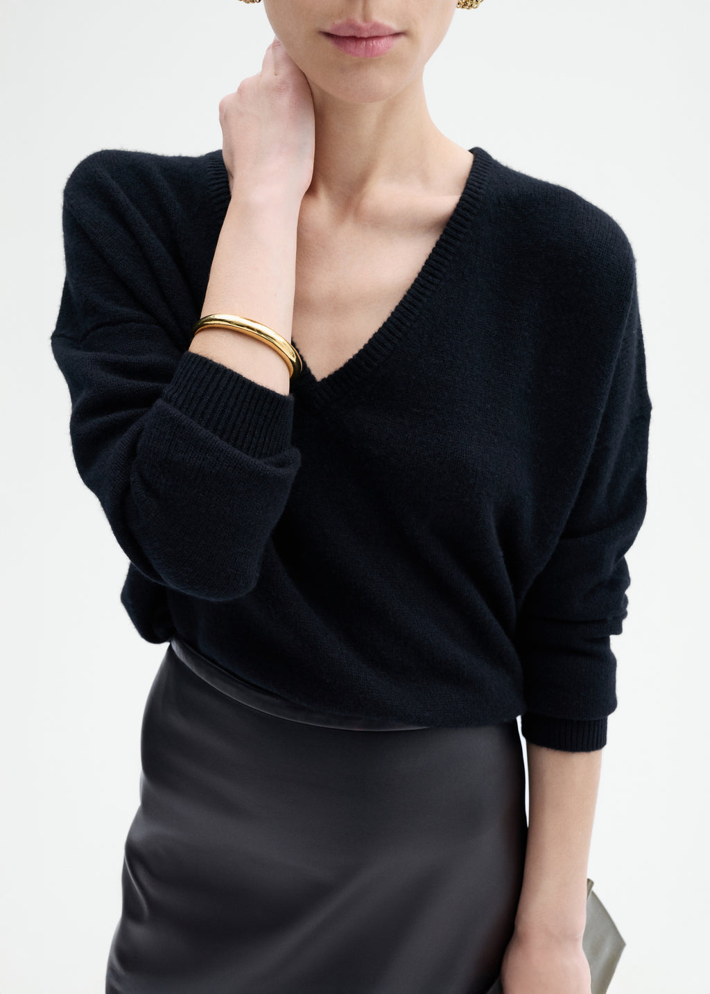 V-Neck Sweater in Cashmere - Black - CO