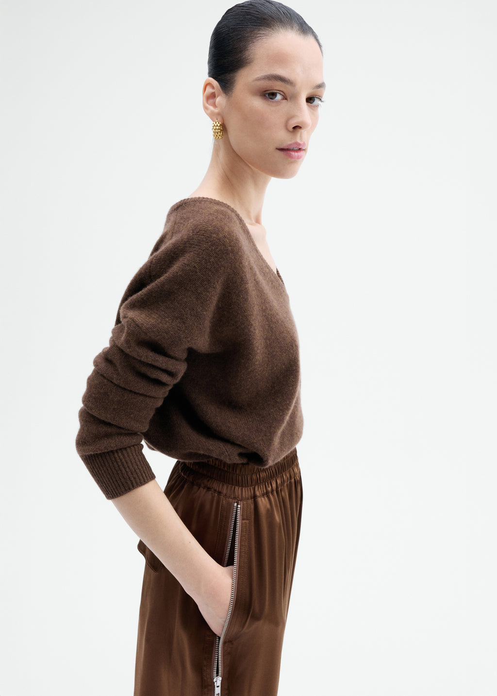 V-Neck Sweater in Cashmere - Brown - CO