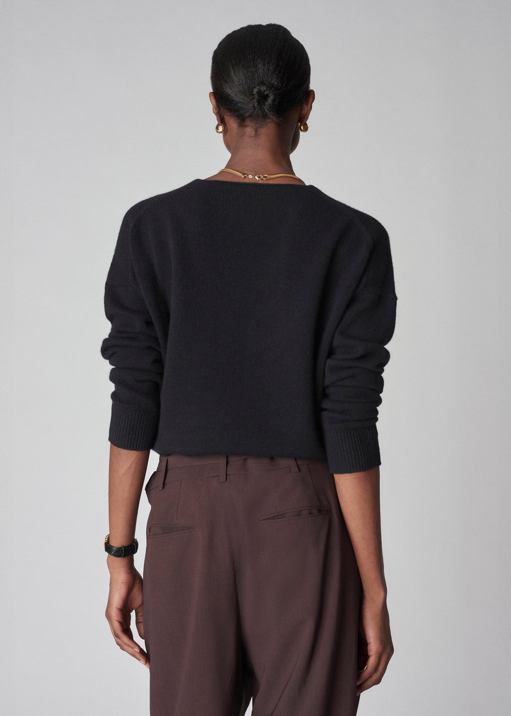 V-Neck Long Sleeve Sweater in Cashmere - Black - CO