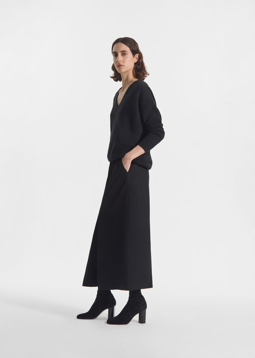 V-Neck Sweater in Cashmere - Black, image 2 of 4