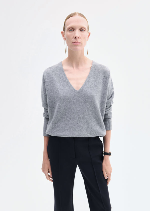 V-Neck Sweater in Cashmere - Grey - CO