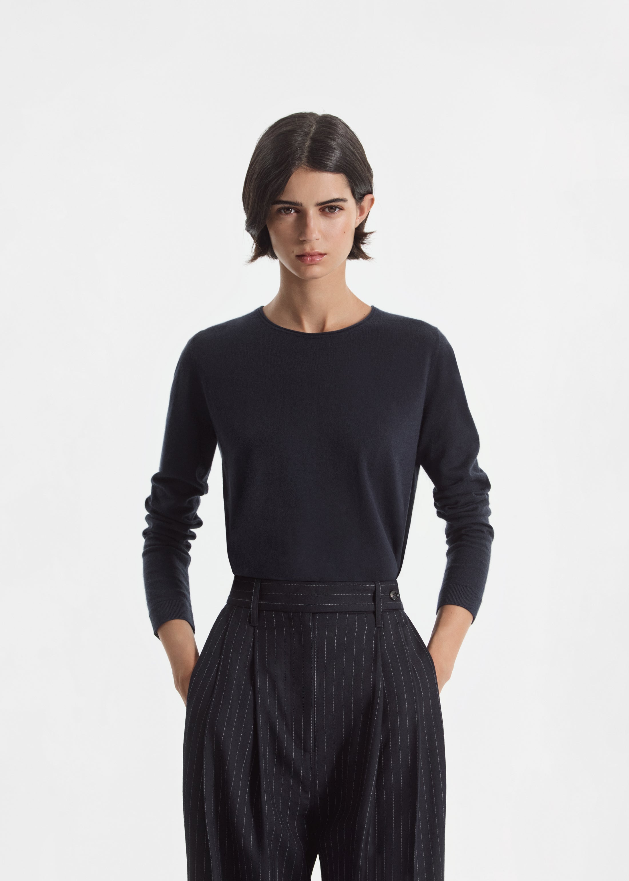 Rolled Crewneck Sweater in Fine Cashmere - Nocturne