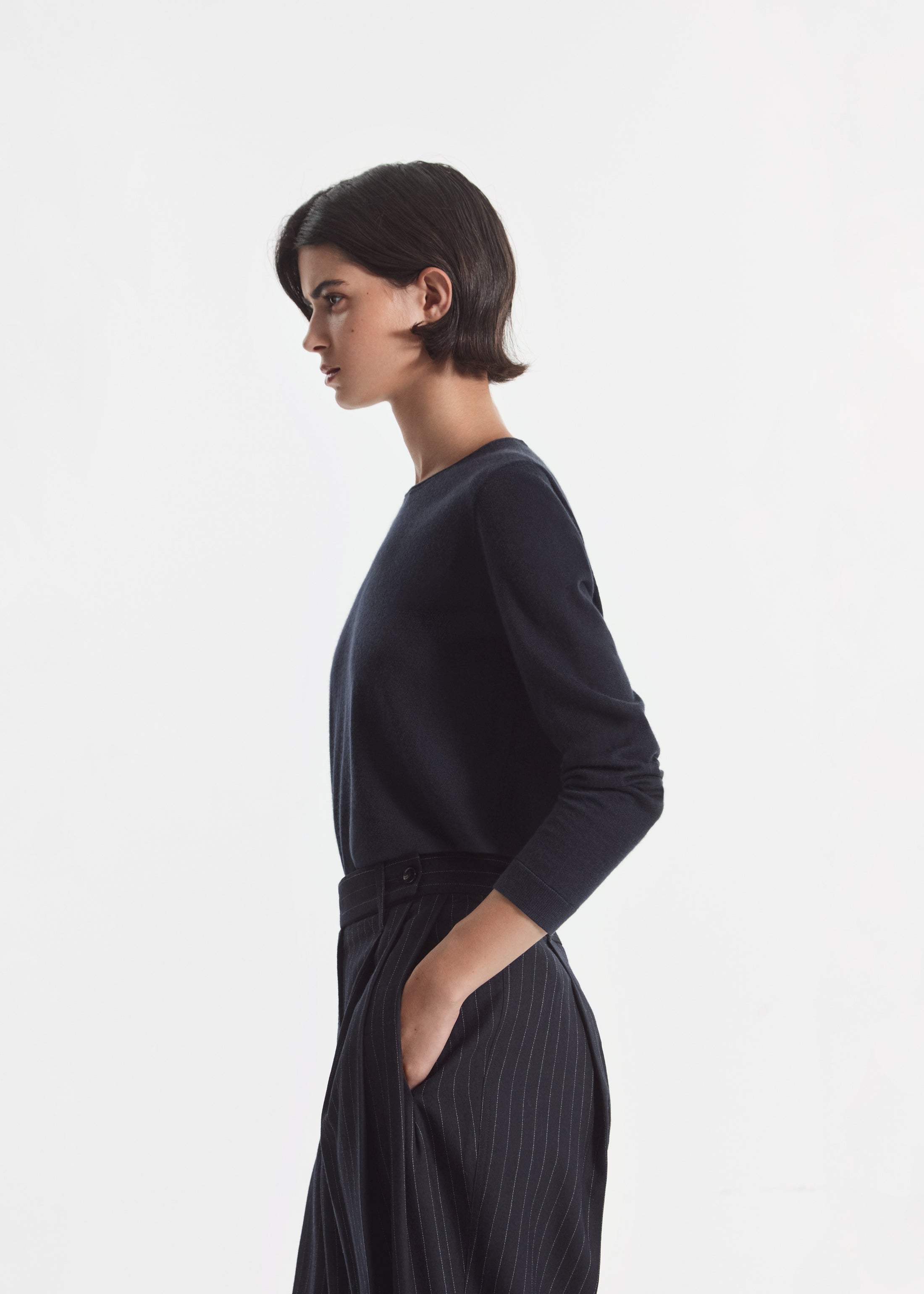 Rolled Crewneck Sweater in Fine Cashmere - Nocturne