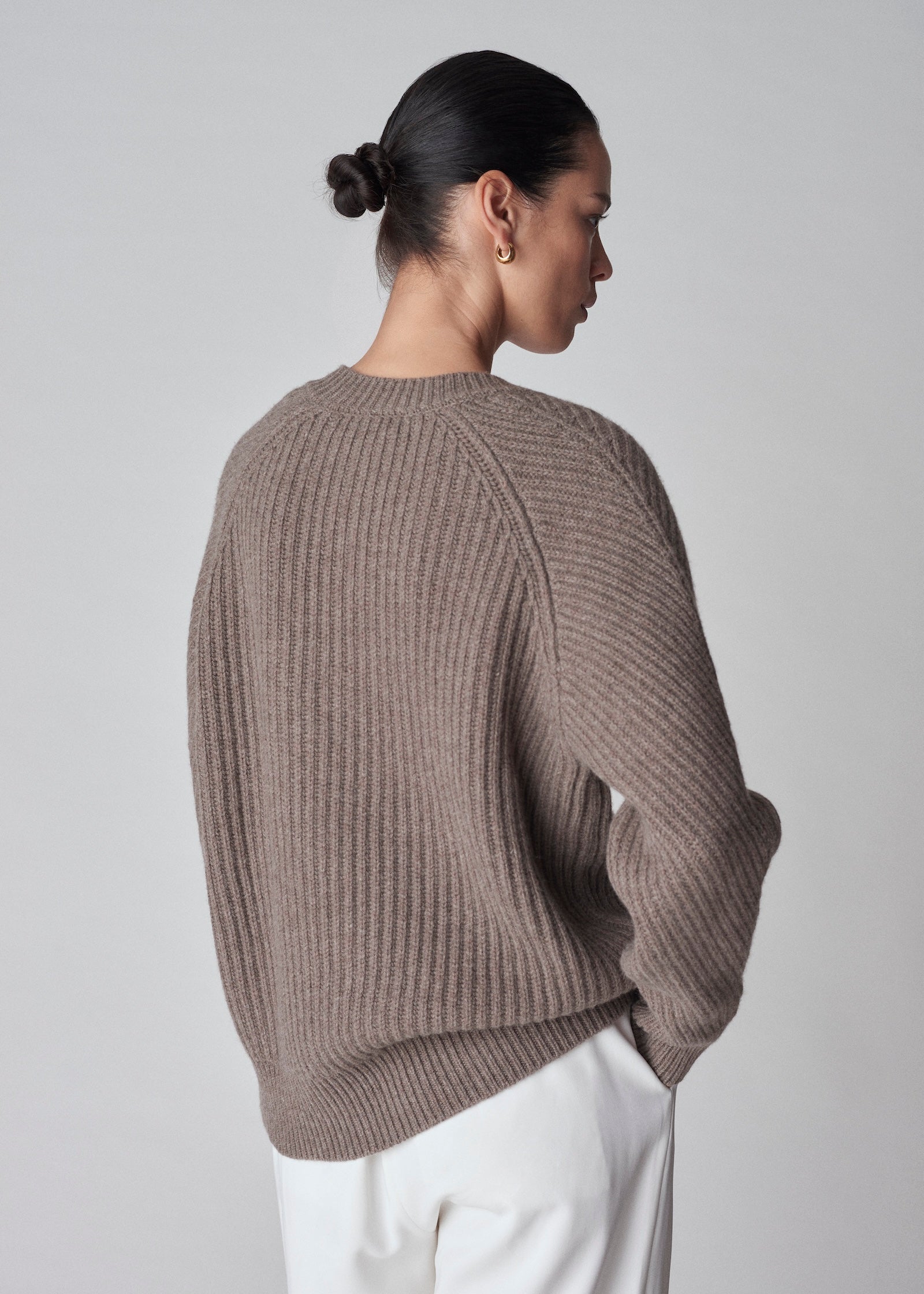 V-Neck Ribbed Sweater in Wool Cashmere - Taupe - CO Collections