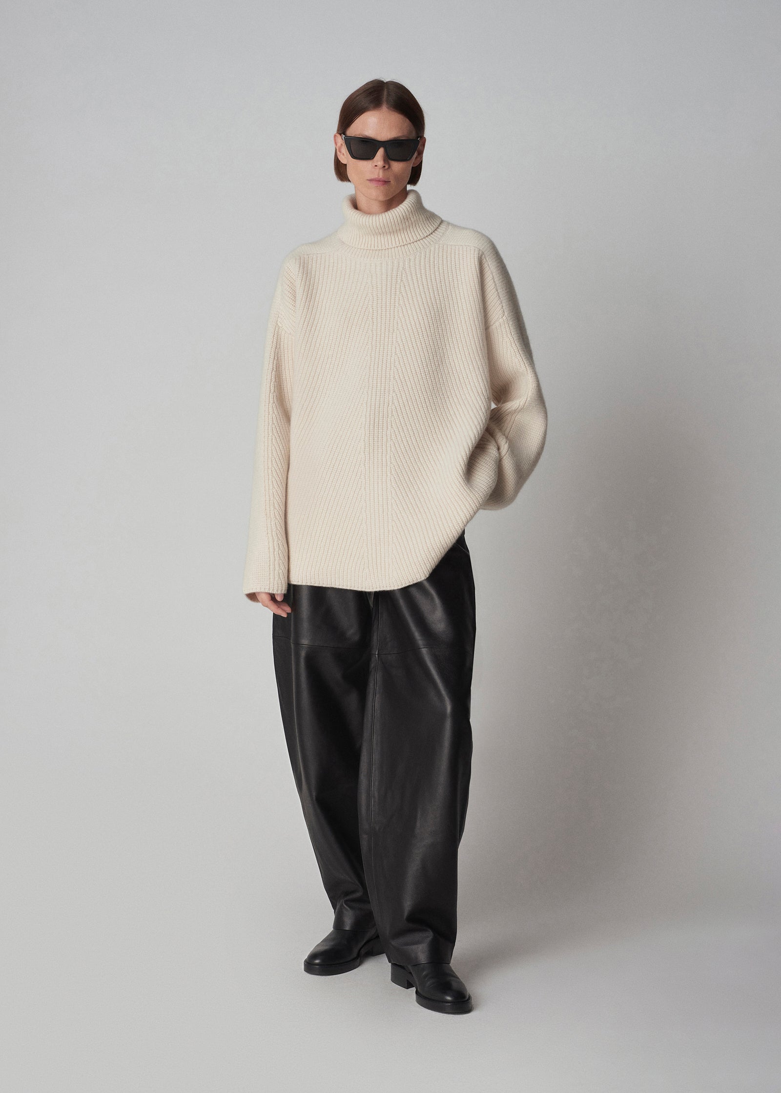 Turtleneck Sweater in Cashmere  - Ivory - CO Collections
