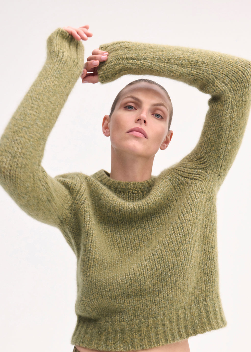 Fitted Crew in Cashmere Silk - Mossy - CO