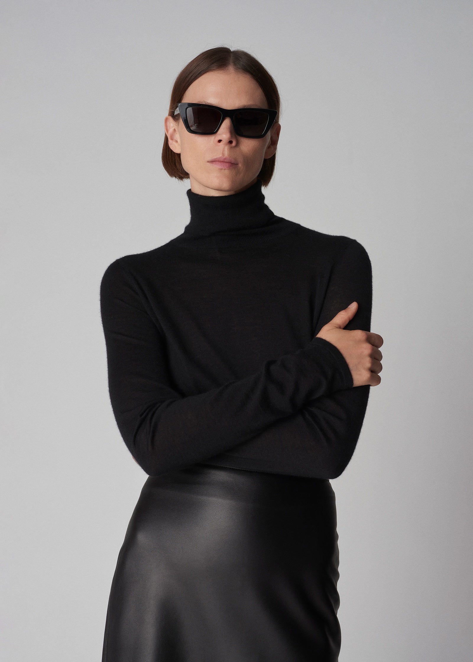 Slim Turtleneck Top in Fine Cashmere - Black