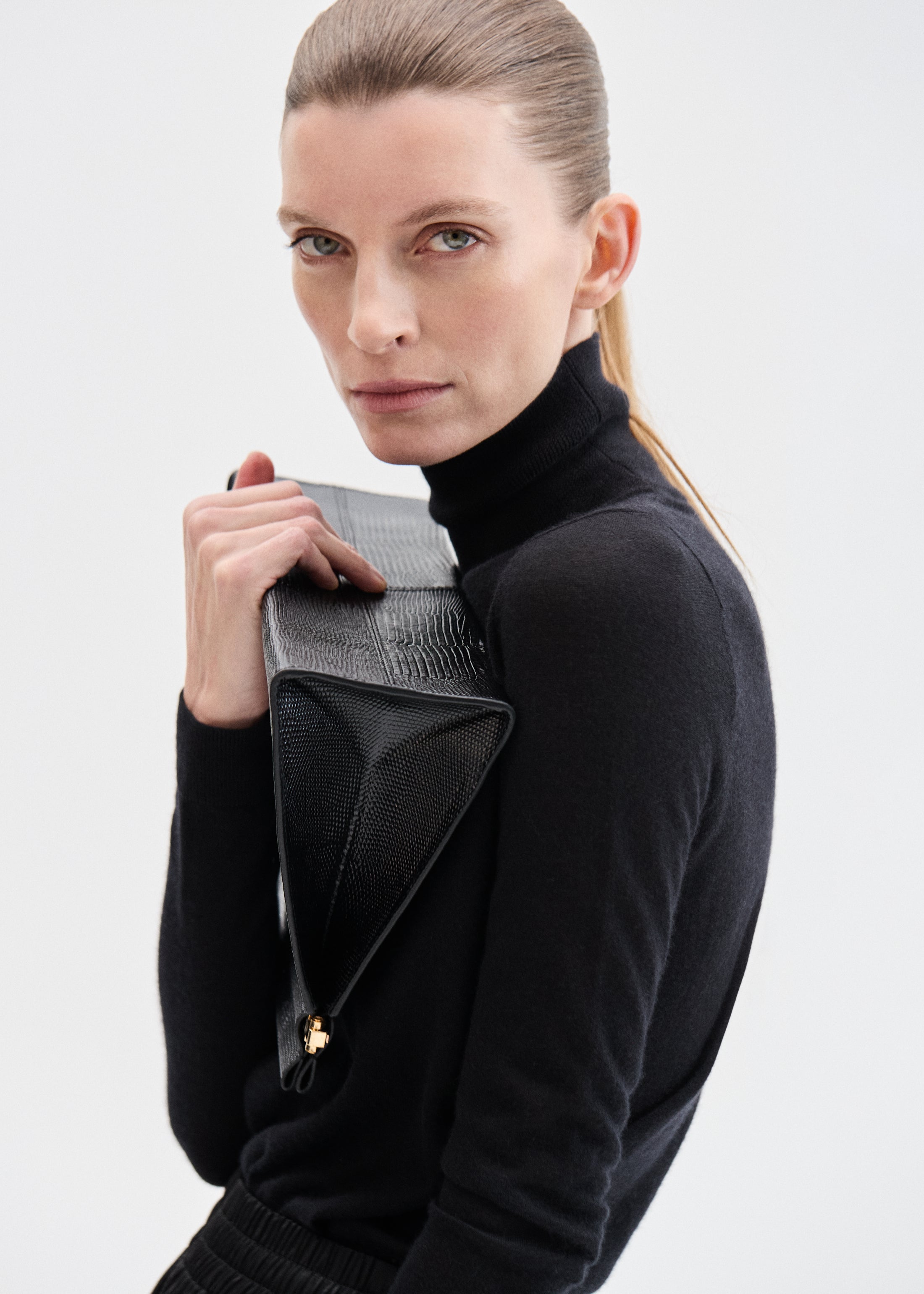 Slim Turtleneck Top in Fine Cashmere - Black