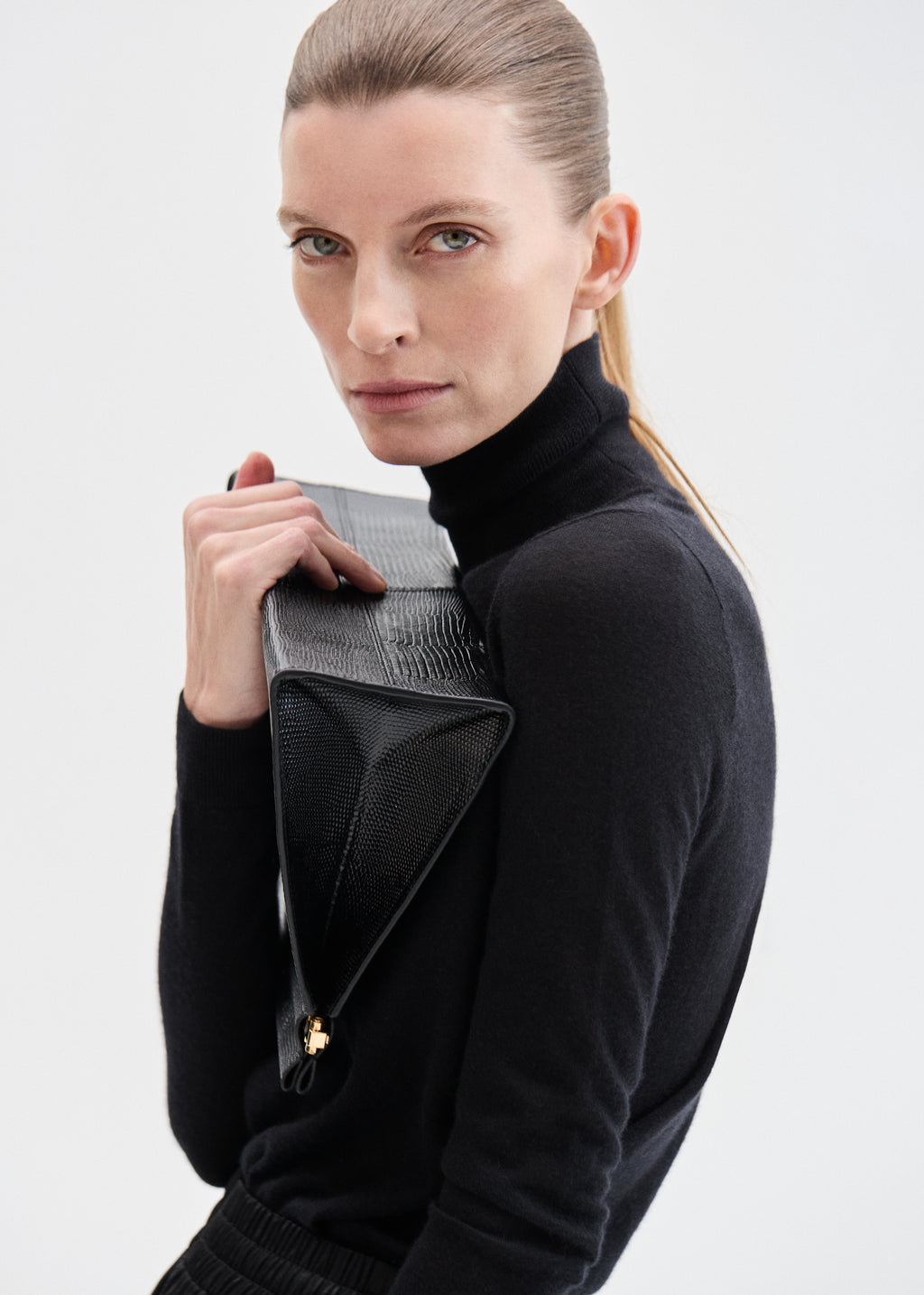 Slim Turtleneck Top in Fine Cashmere - Black - CO