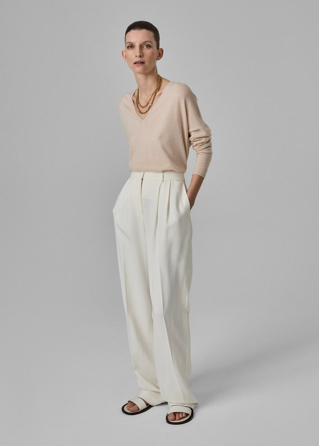 V-Neck Sweater in Fine Cashmere -Whisper Pink - CO