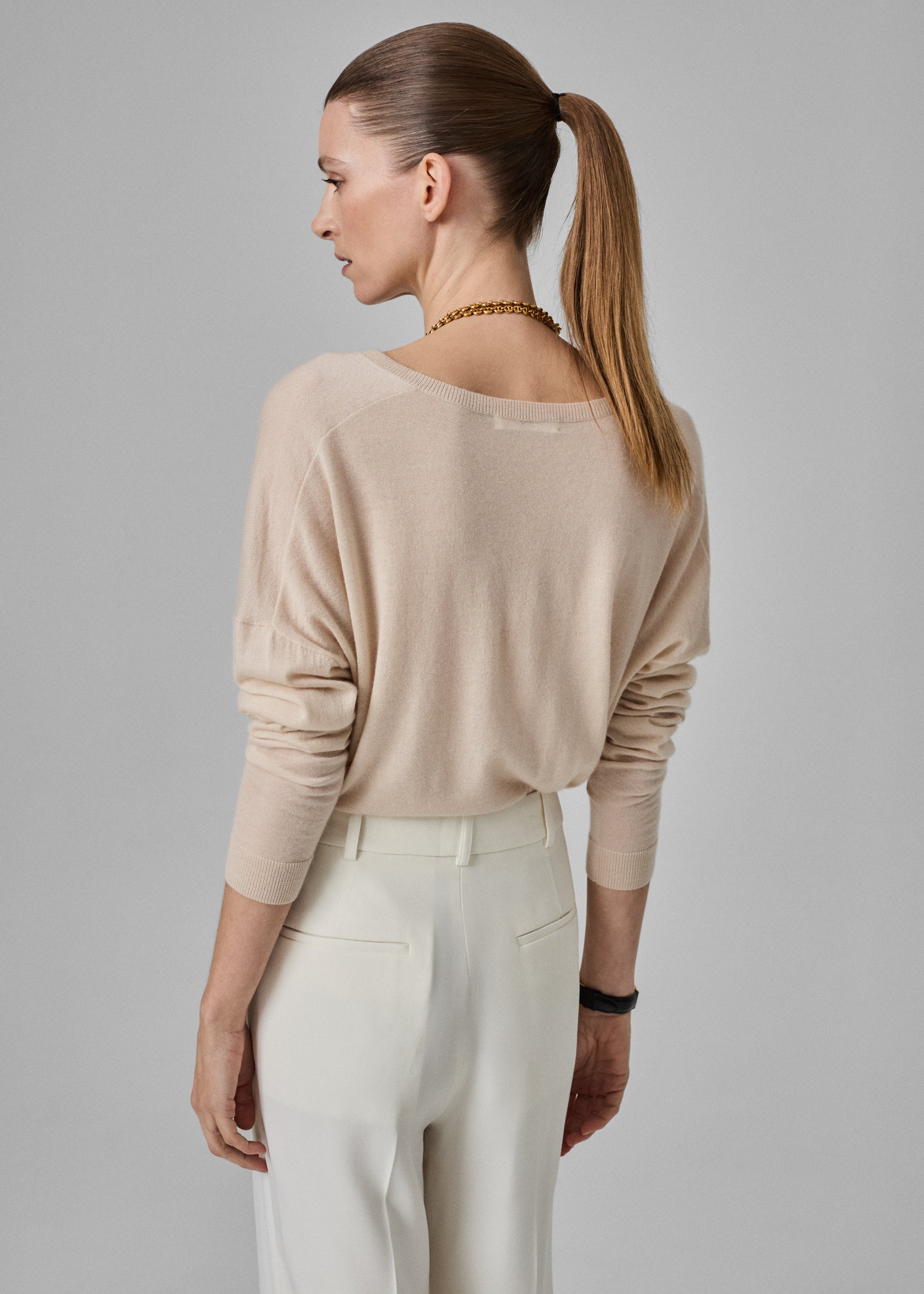 V-Neck Sweater in Fine Cashmere -Whisper Pink