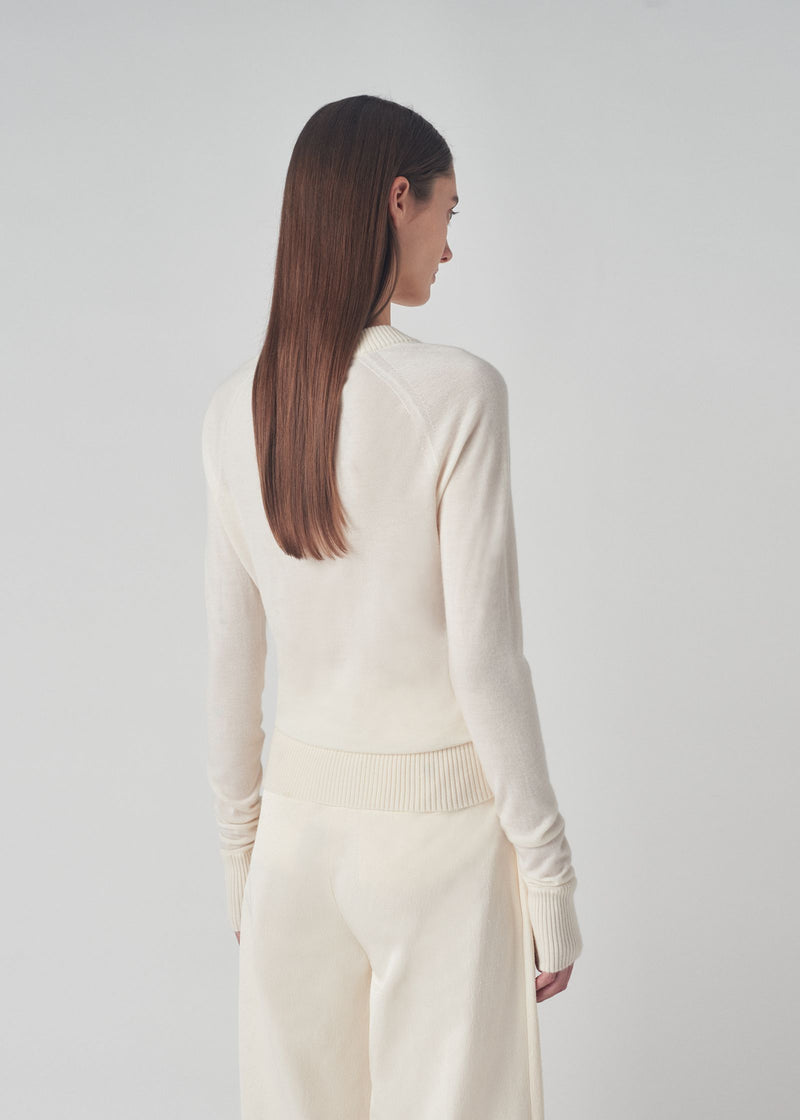 Low V-Neck Sweater in Fine Cashmere  - Ivory - CO